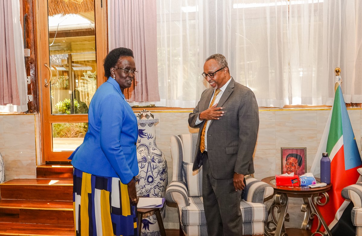 A very productive courtesy meeting with H.E. Mama Rebecca Nyandeng, 🇸🇸Vice President and chair of #Gender &amp; Youth Cluster. Key issues:
✅scaling the gains made in women's &amp; youth empowerment, and leadership
✅enhancing skills development for youth

Meaningful engagement of women