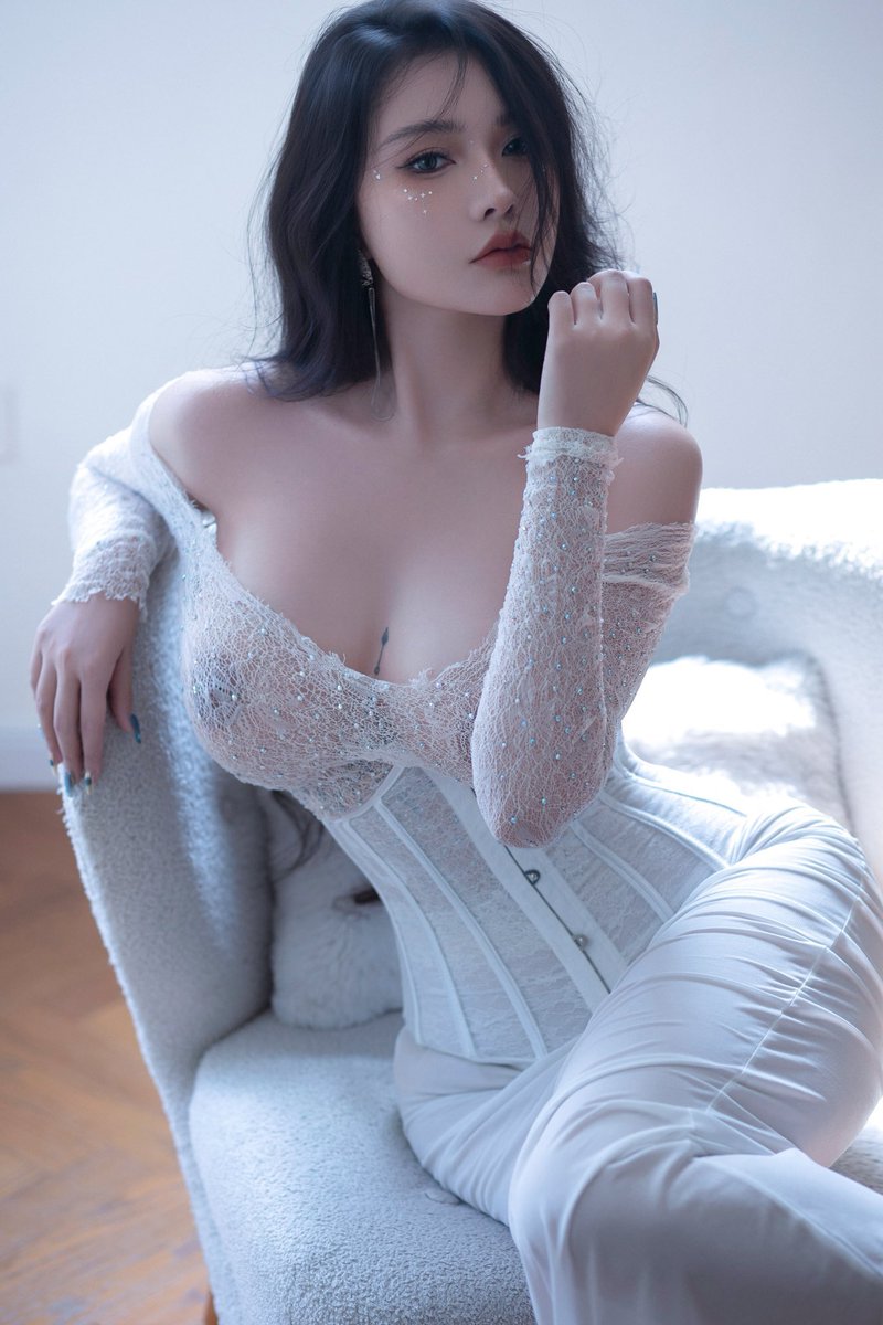 Not the best at breaking the ice, so I'm bribing you with kimbap instead. Grab one if you're an old friend or a new one stumbling across this. Hope it hits the spot! Tell me: what made you stop scrolling—the delicious rolls or the lady next to them?