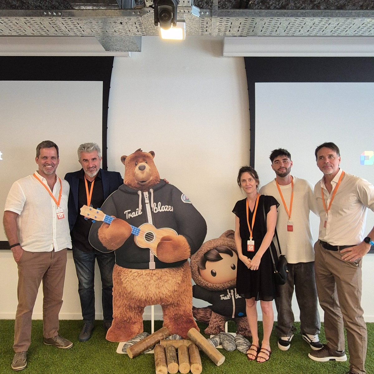 hendercross's tweet photo. Estuvimos en el brindis de fin de año de @salesforce .
Fue un día increíble conectando con los líderes del ecosistema, descubriendo tendencias, soluciones innovadoras y oportunidades de colaboración. 💡 

Seguimos creciendo juntos! 🚀 

#Salesforce #Partners #Innovacion https://t.co/cEJSb3hyqZ