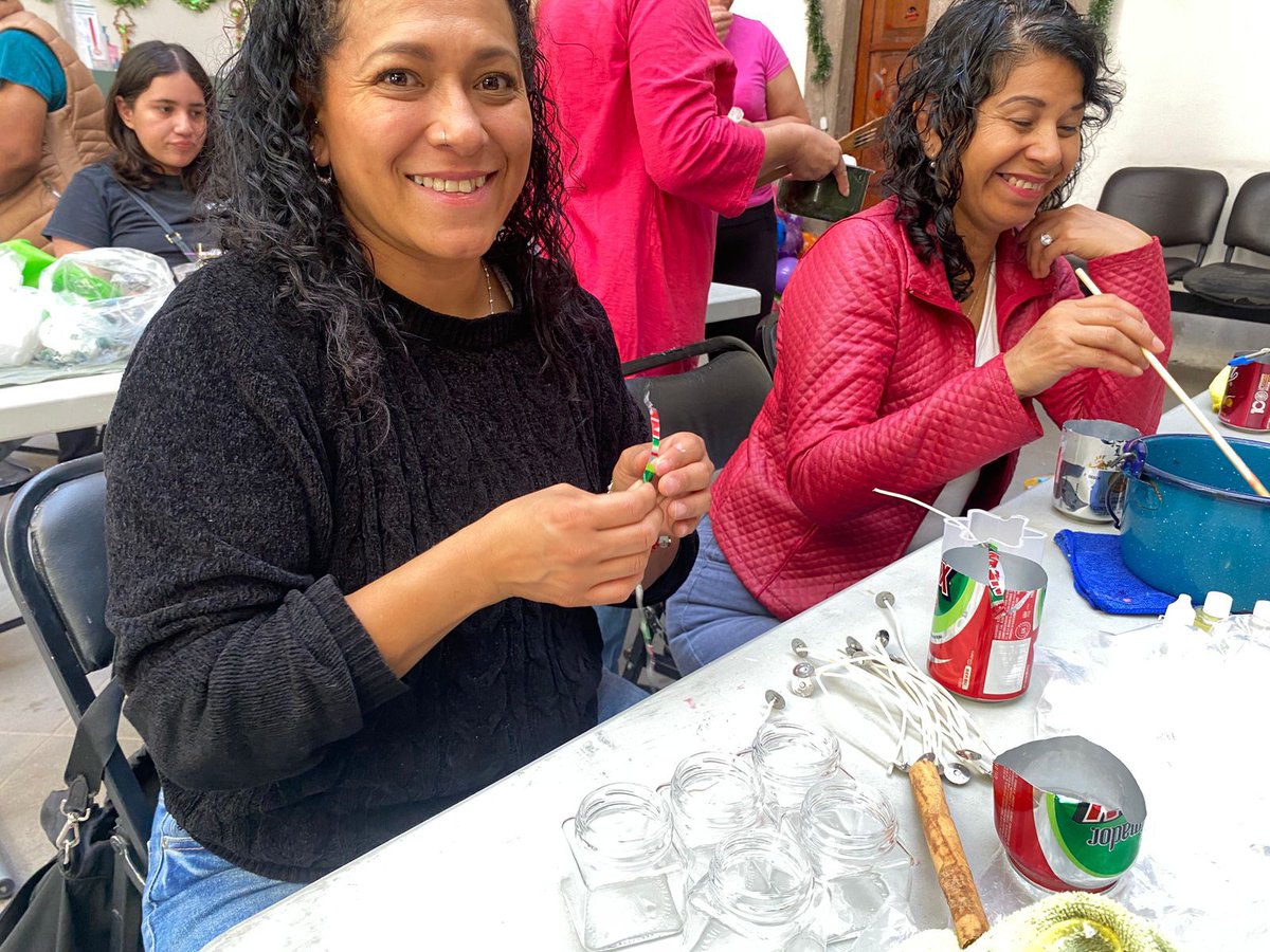 Mujeres del Centro LIBRE SLP participaron en un taller de veladoras aromáticas, fortaleciendo habilidades prácticas y creativas. Un espacio de aprendizaje y acompañamiento que abre nuevas oportunidades. ✨🕯️

#PotosíSinLímites #RicardoGallardo #Semujeresslp