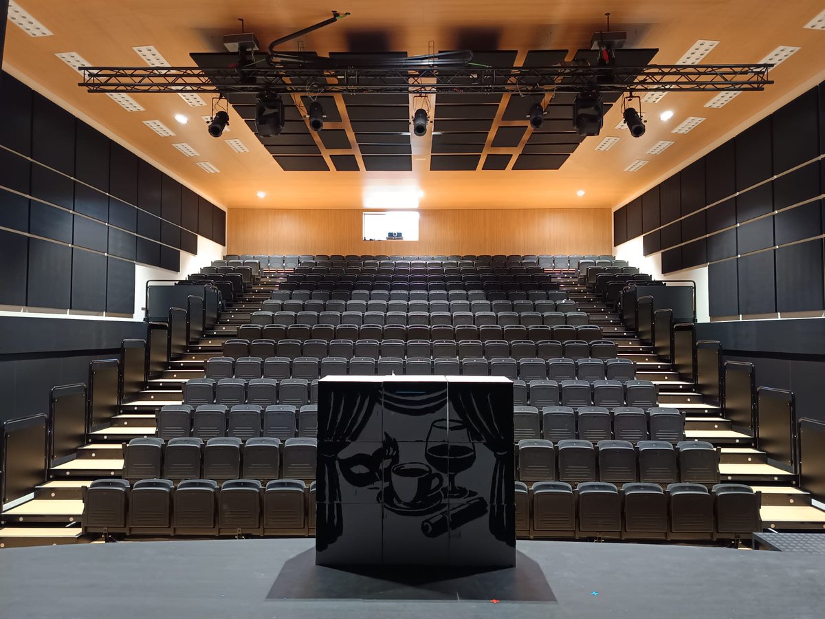 🎭 Avui hem presentat la segona temporada del Cafè Teatre Orient💥

De febrer a Juny. Entrades a la venda! 🎟️ Cafè Teatre Orient share.google/Tu2zx7zCO06QVr…