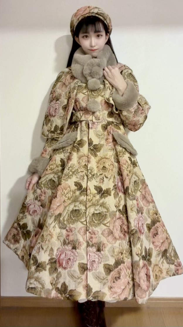 くる実さんのノエル・ド・メモワール ベージュのゴブラン ・コート