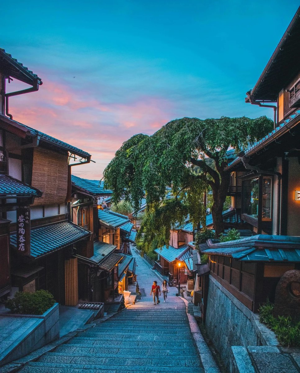 DebraOrringer's tweet photo. How you feel on a trip is often shaped by where you stay. https://t.co/3f1lV6TTkW Comfort, location, and design quietly change the experience — especially in Kyoto. Thoughtful stays under $500. Travel inspo 👉 https://t.co/Xgxj3gwrzc
#CuratedByDebO #SnowGlobeTravelAdventures https://t.co/UF1YFlGNzl