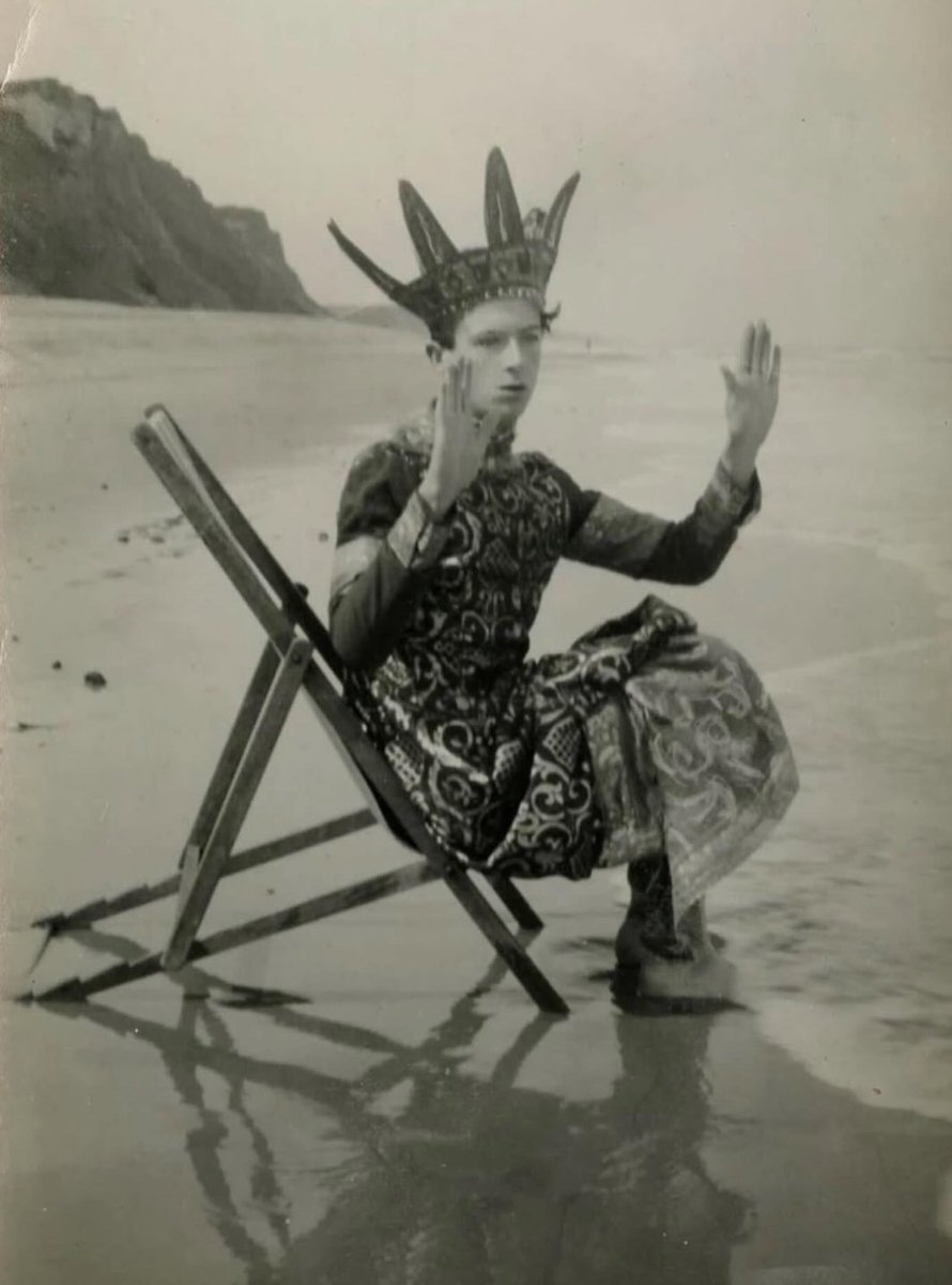 Cecil Beaton self portrait as King Cnut 1915