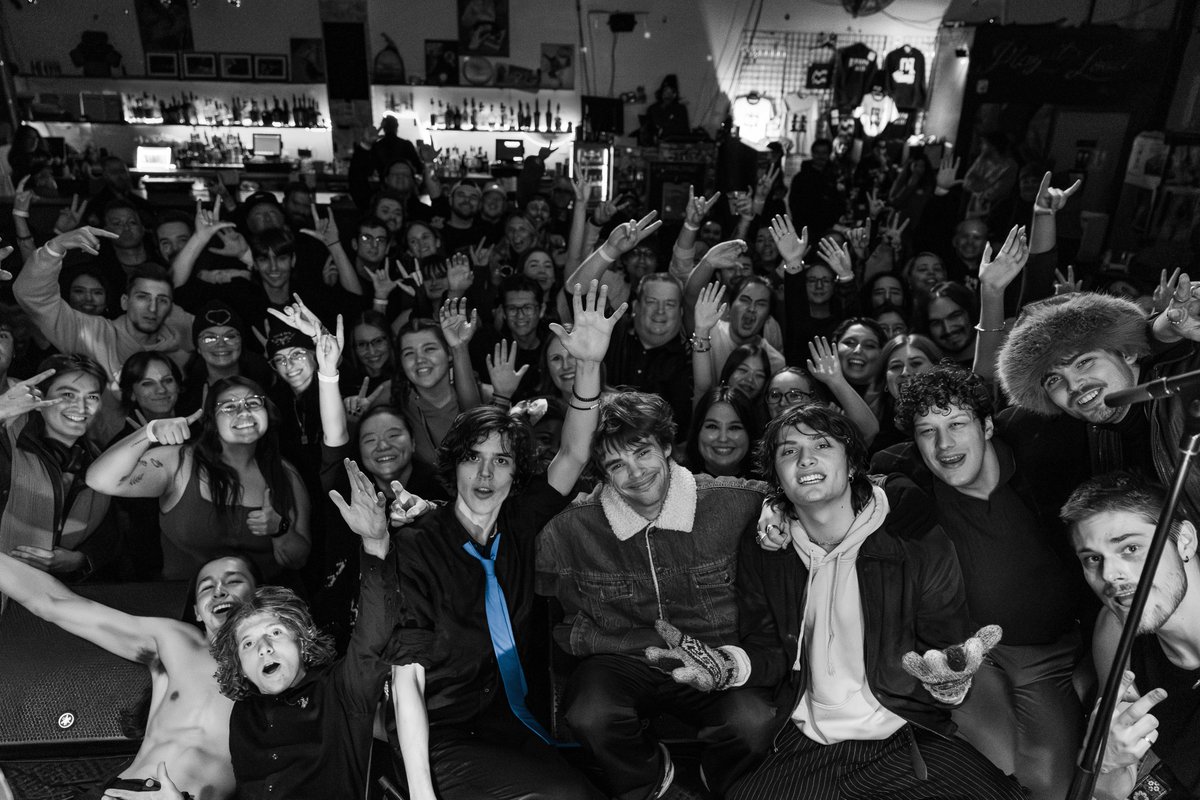 modernalibihq's tweet photo. MA x @thebandlight 🖤 https://t.co/zUPmYv6xDn