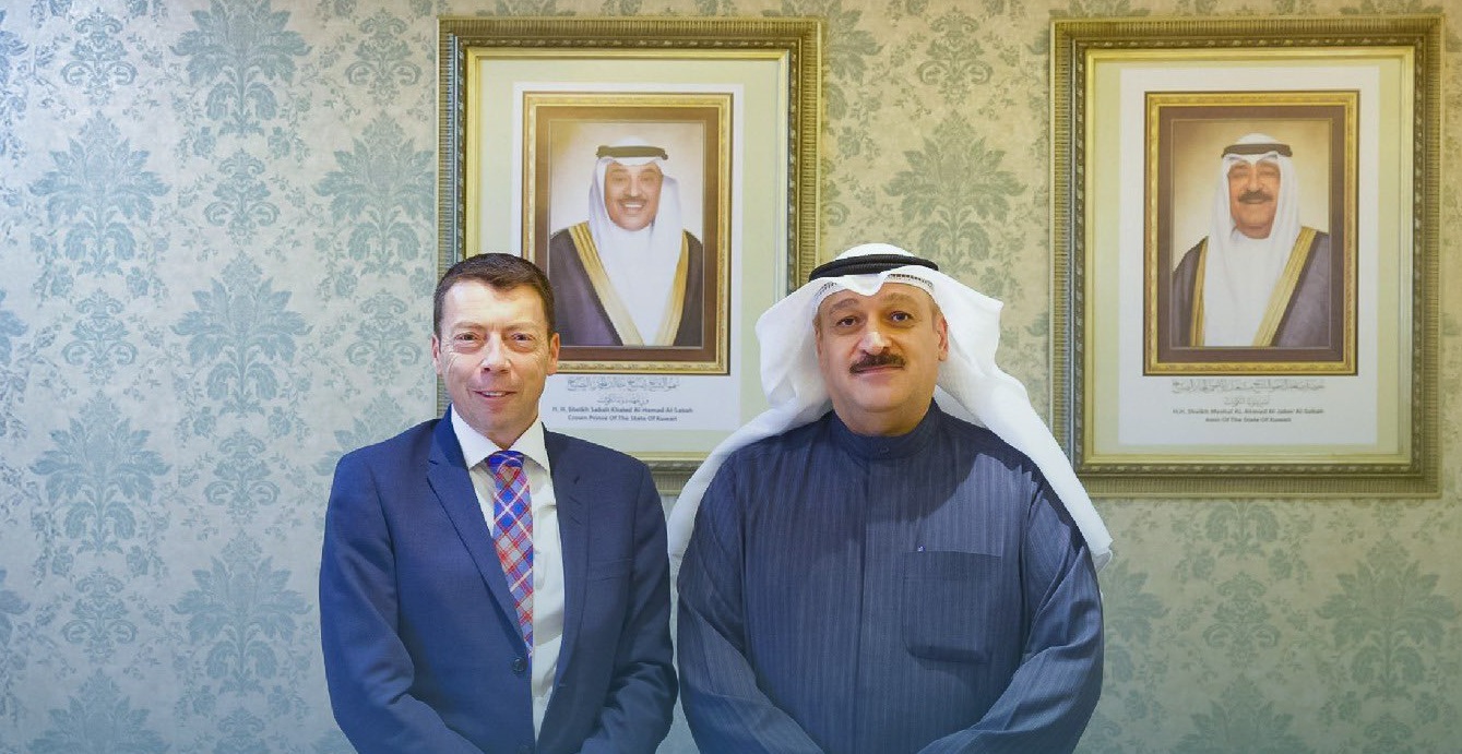 وزير الصحة يبحث مع المبعوث التجاري للمملكة المتحدة تعزيز التعاون الصحي الثنائي - تفعيل مذكرة التفاهم الموقعة مع مؤسسة Healthcare UK - بحث آفاق التعاون في تدريب وتأهيل الكوادر الوطنية وتبادل الخبرات في إدارة وتشغيل المستشفيات 