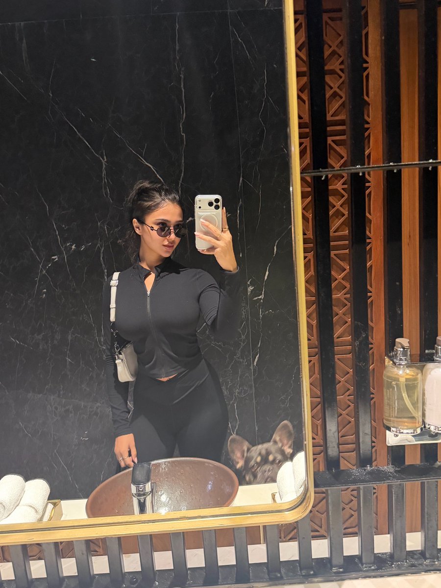 MEL 🦂 tweet media