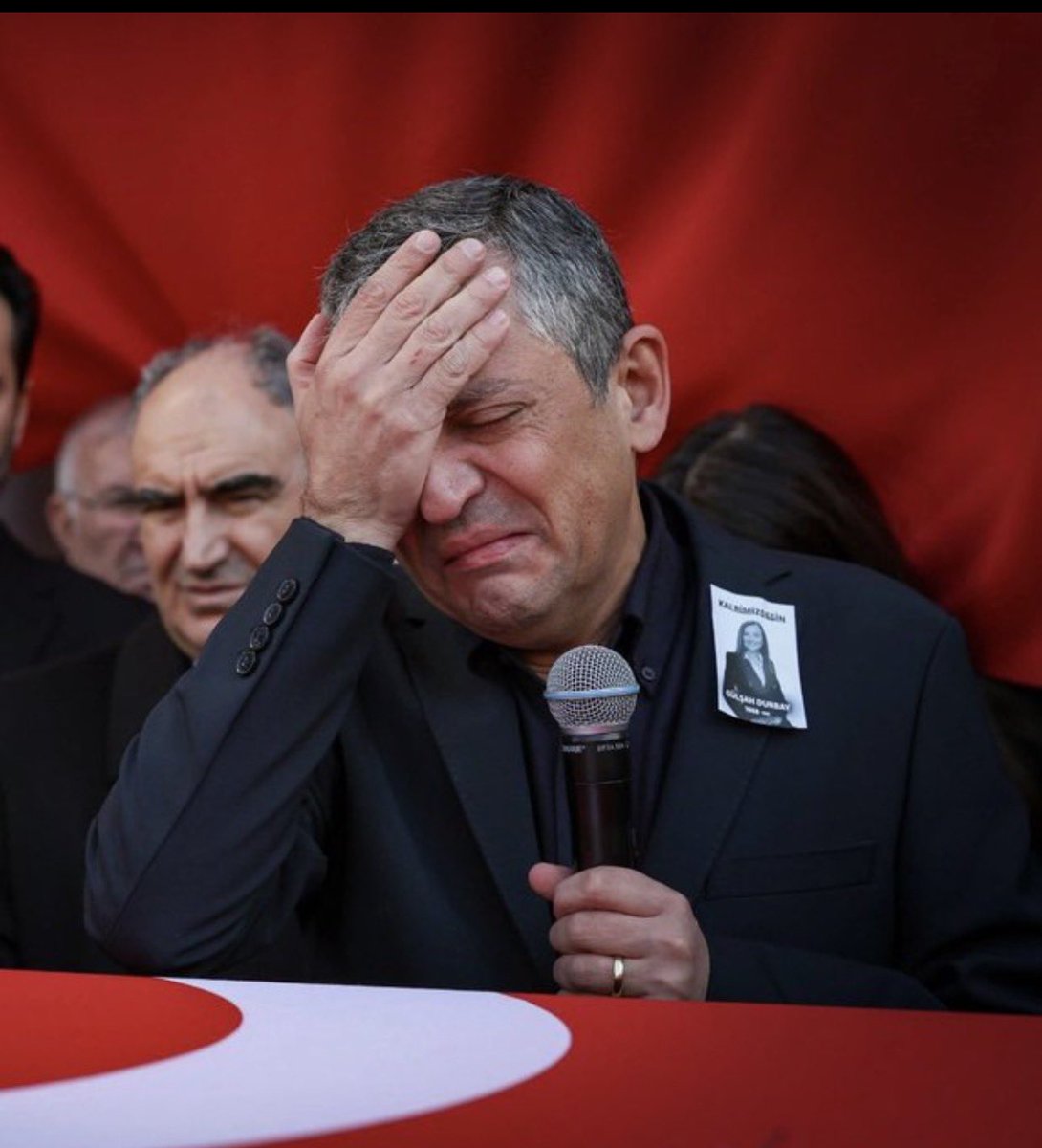 Allah kimseyi şu kederli yüzle dalga geçecek kadar aşağılık hale getirmesin. çürümüşlüğün dibi