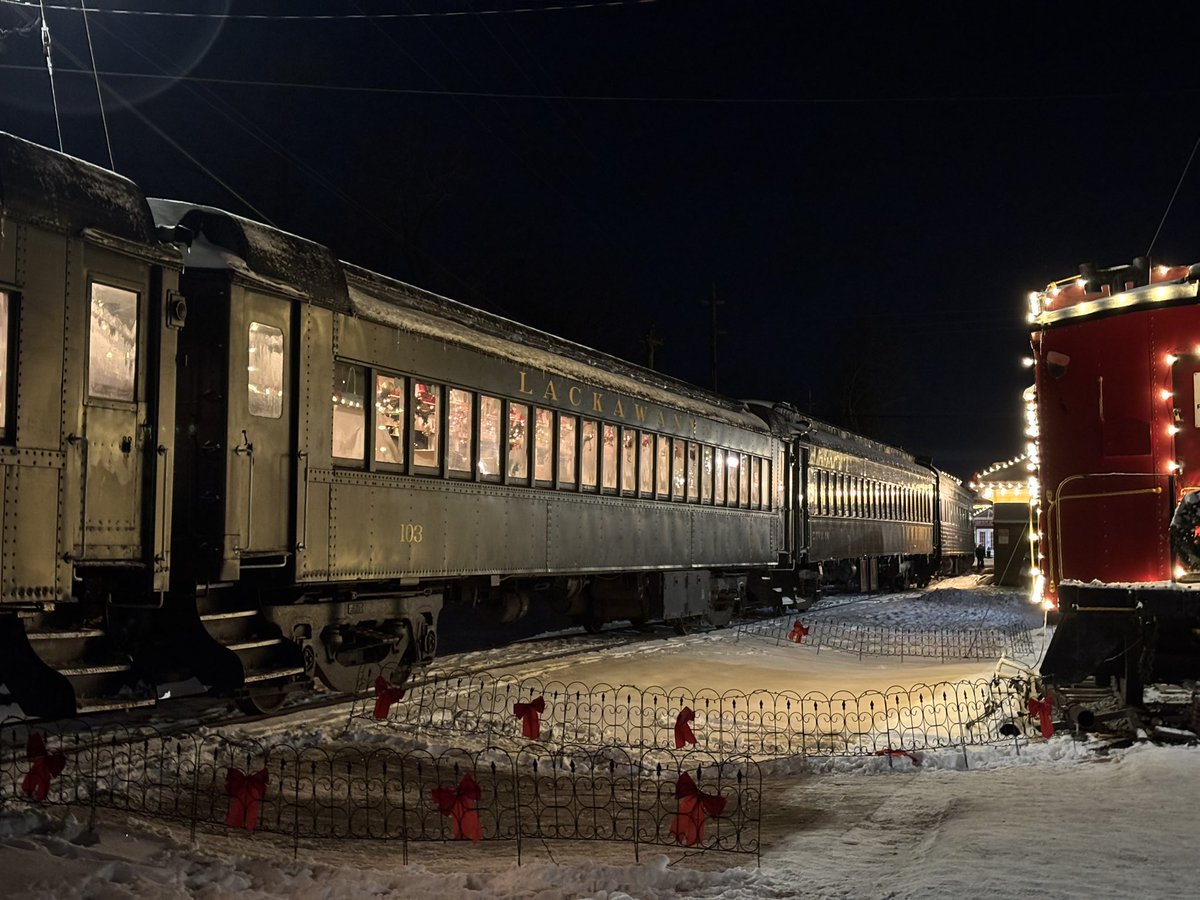 Maybe Train Enthusiast (@cobramerciless) on Twitter photo 