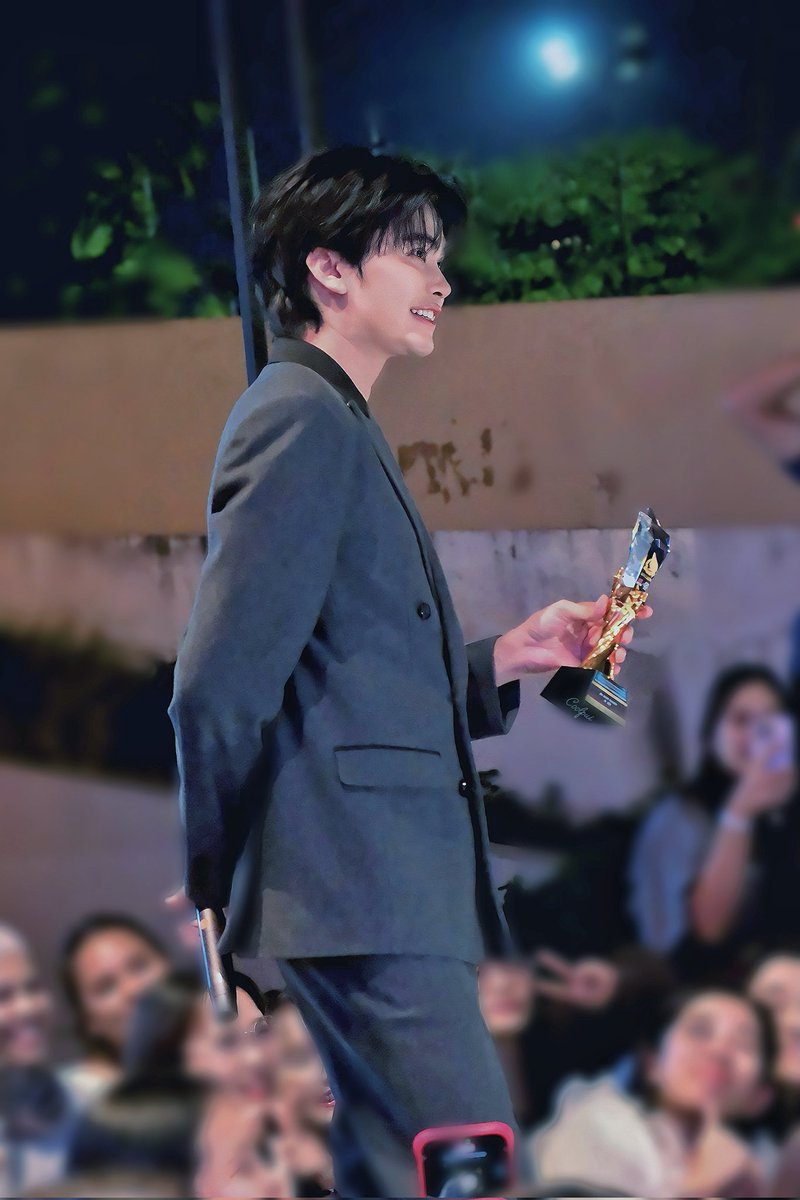 PDoungpimai's tweet image. ยินดีด้วยครับ คนเก่ง💙
#PersonOfTheYearAwards2025xNONT