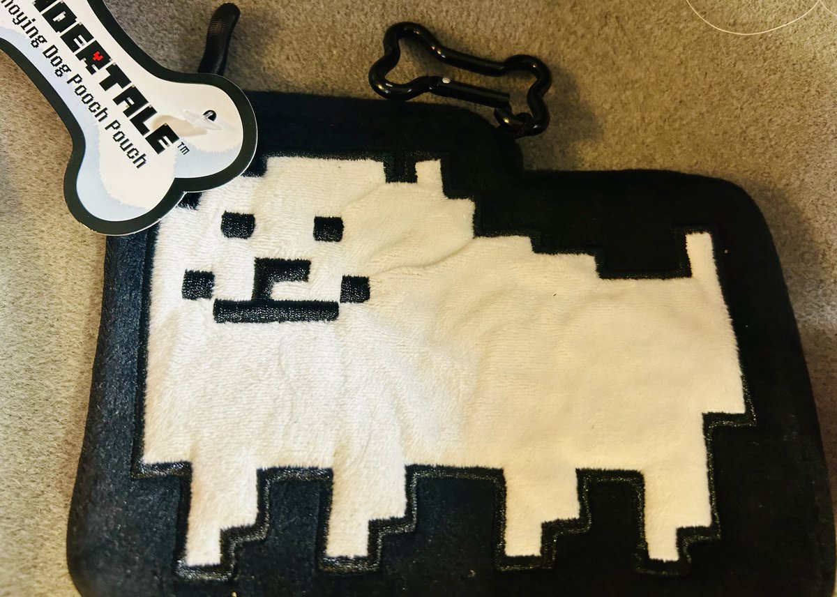 sapipp's tweet photo. チャンミーからお誕生日プレゼント！
大好きなUNDERTALEのグッズめっちゃうれしい！大切にする🐶🌼👻🦴🦴🥧🐑
お菓子も美味しそう！！

遊べてなくても遊ぼー！とか元気ー？とか気にかけてくれる優しいチャンミー
いつもありがとう🥰 https://t.co/XN3ok8Eiuv