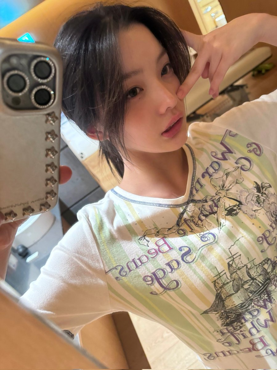 illitweverse's tweet image. 🌟 #IROHA | 251217

🐢: 왹..롱…?👽🌱

#ILLIT #아일릿 @ILLIT_official @ILLIT_twt