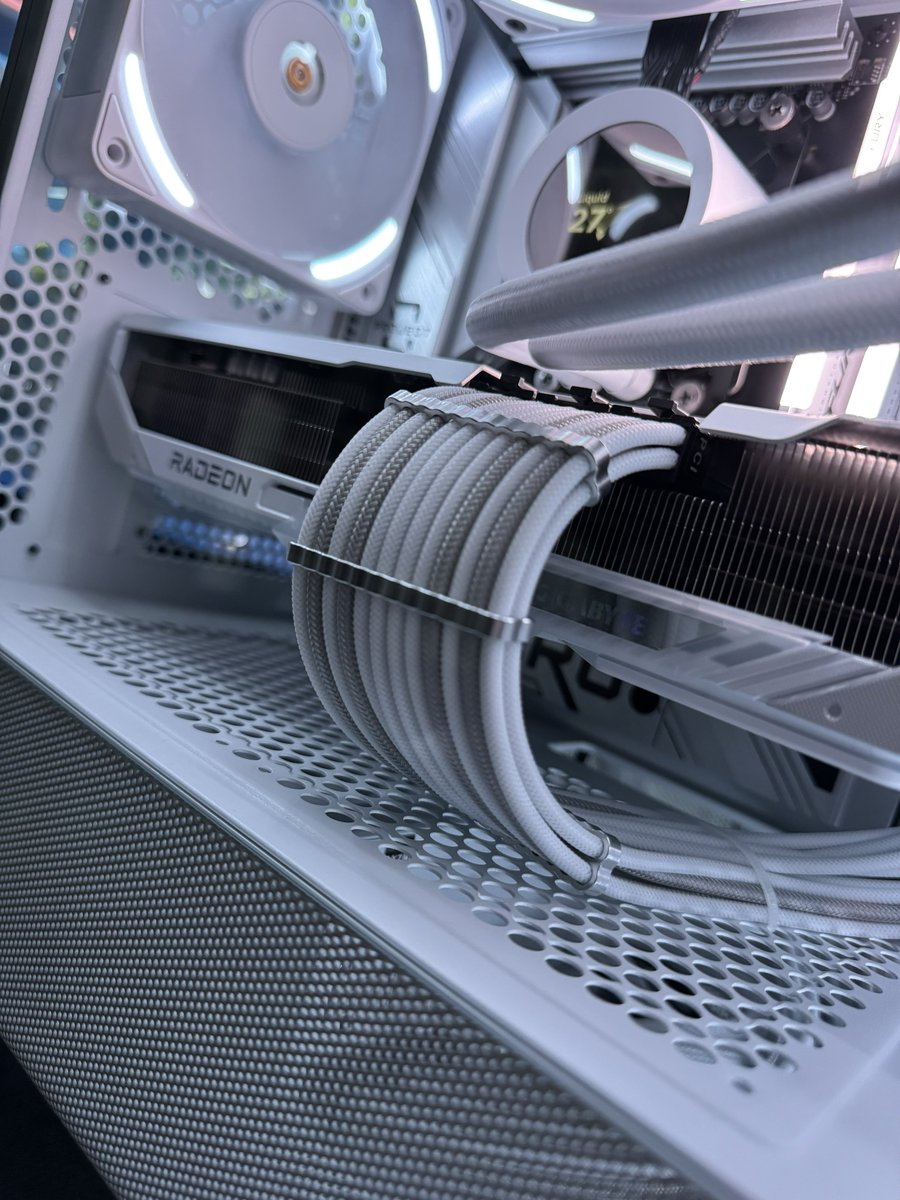 Technika PC Builds tweet media