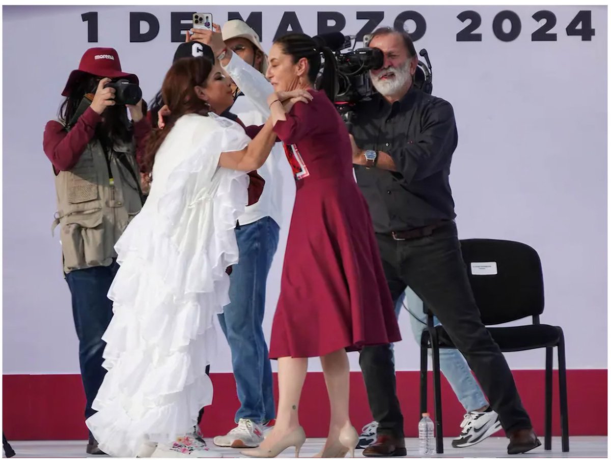 ¿Se acuerdan de este jaloneo?
Entonces ¿qué pueden esperar de la diputada morenista Yuriri Ayala?
Lo más grave no fue el jalarse el cabello, sino lo que lo detonó: dejar a la CDMX sin órgano de transparencia para que Brugada haga lo que quiera sin rendir cuentas.
Mujeres