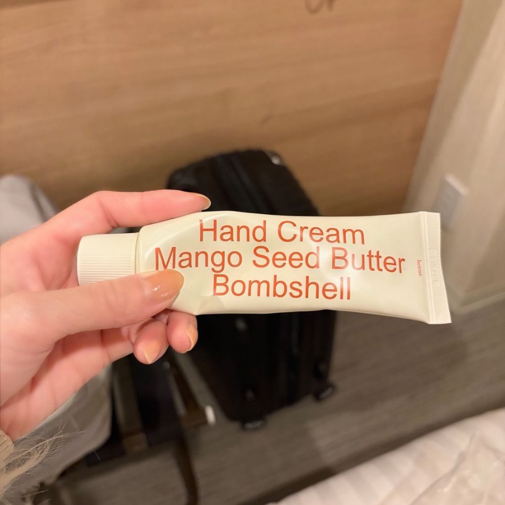 steve_island55's tweet image. ホテル受付の韓国オンニがほん𝑴𝒐𝒏𝒆𝒚ｴｴ匂いすぎて「香水どこのですか？」て聞いたらまさかのヘトラスのハンドクリームwwww韓国で流行ってるてウソかと思ってたけどガチかよ
しかも貸してくれた。即ﾈｯﾄﾎﾟﾁりました