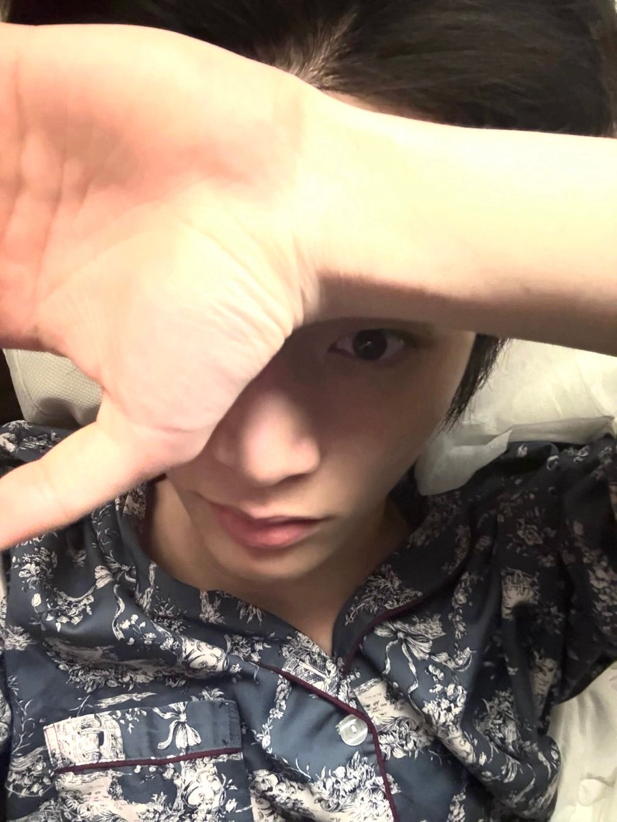 first time i witness taesan bed selca in real time, i was online when he posted itㅠㅠ FUCK