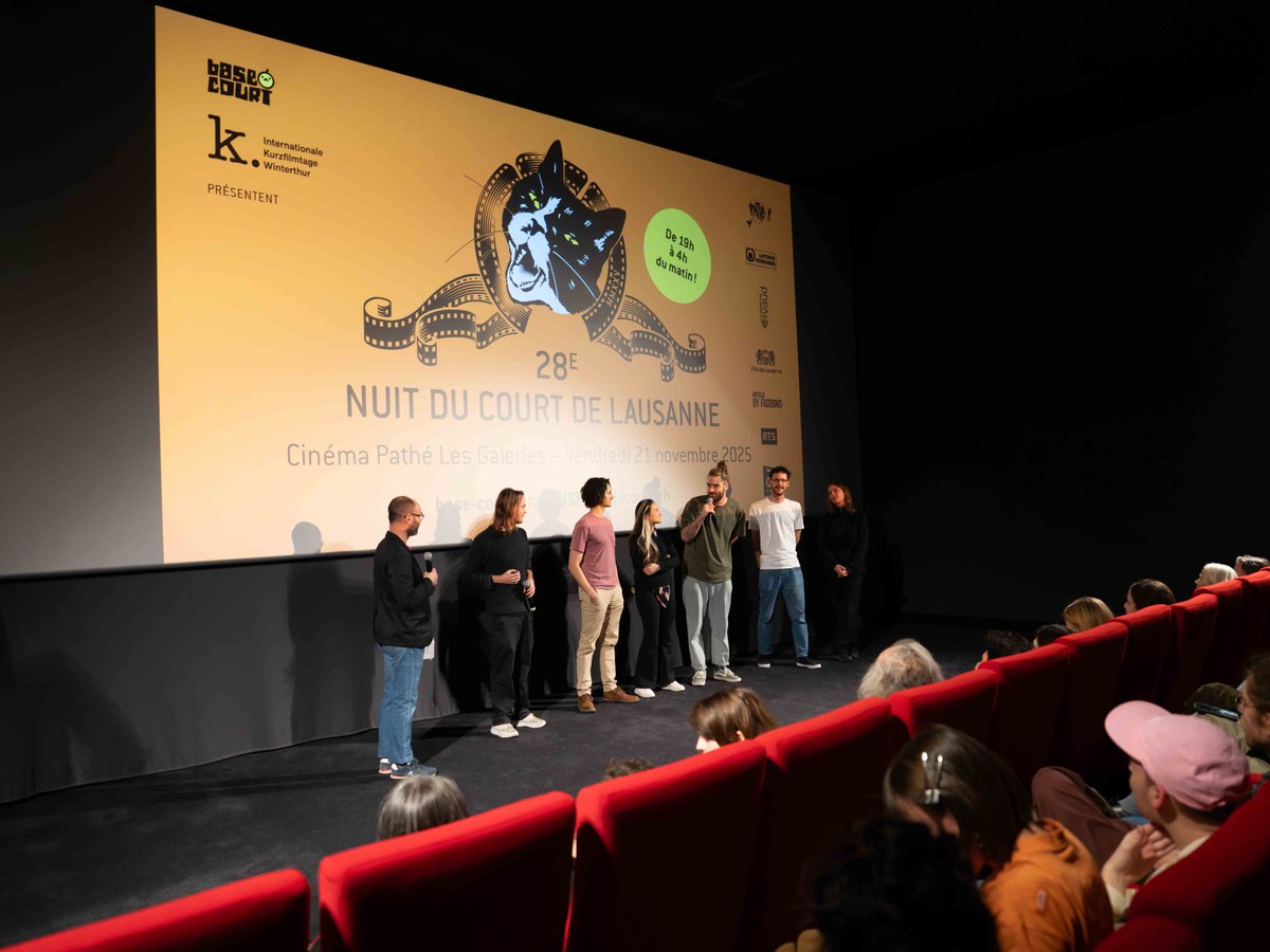 NuitduCourt's tweet image. ✨ À l’approche des fêtes, retour sur la convivialité de la 28e Nuit du Court ✨ série 2🐱
Un moment de partage où les équipes de films et le public se rencontrent, échangent et célèbrent ensemble leur passion commune : le cinéma et le format court 🎬photos : ©Anne-Laure Lechat
