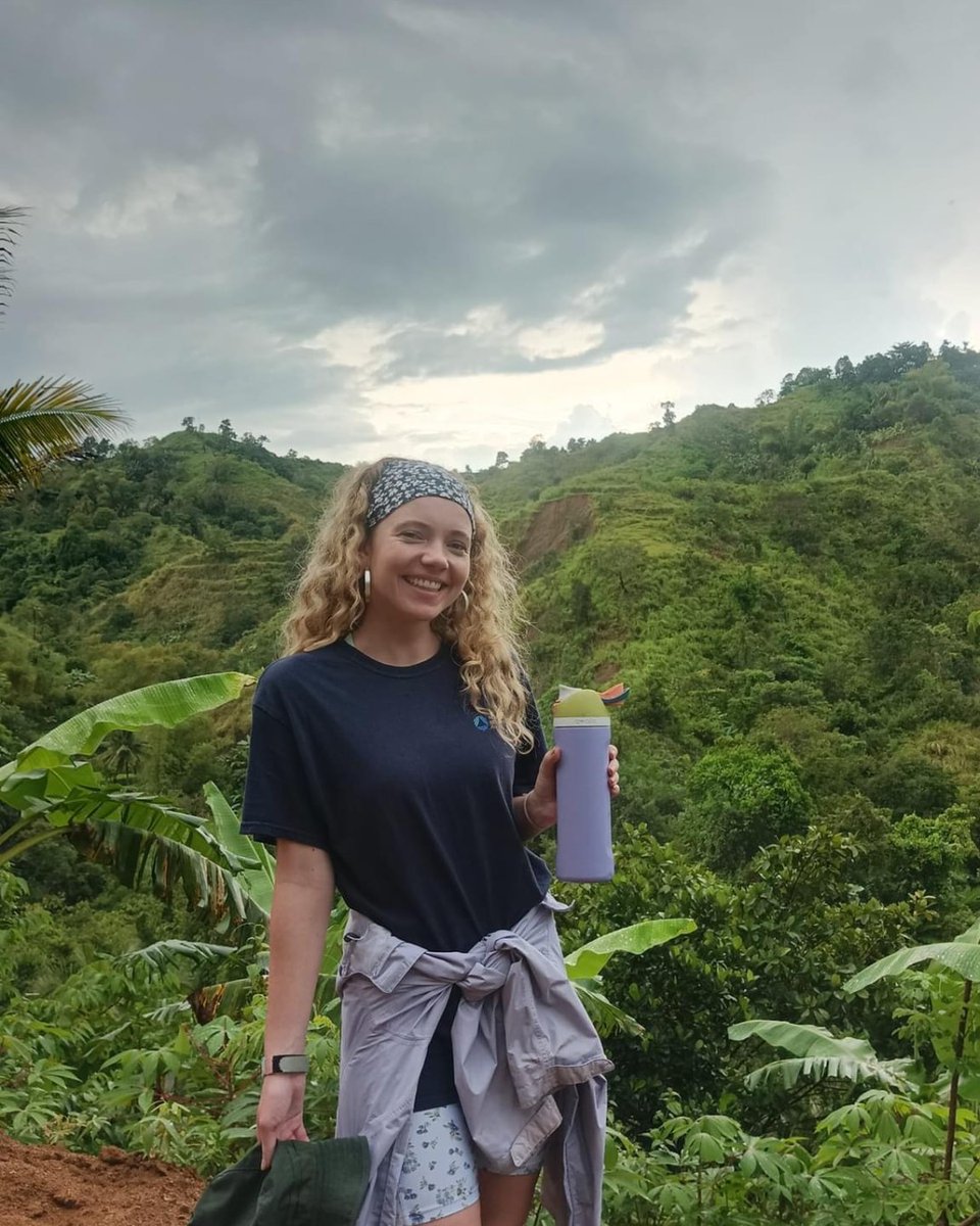 PeaceCorps's tweet photo. Simonne grew up in Amherst, New Hampshire, but today she works in the Philippines supporting fisheries and coastal resource management.   

One thing her service has taught her? 

“Good things truly do take time, whether integrating into a new place, forming relationships, or bringing about change.”  

Shoutout to the Granite State for landing at the #3 spot on our Top States list. 

If you’re an educator, environmentalist, or youth leader, apply before January 1 to begin your service in the Philippines next July. 👉 https://t.co/xjB8sgnTCs