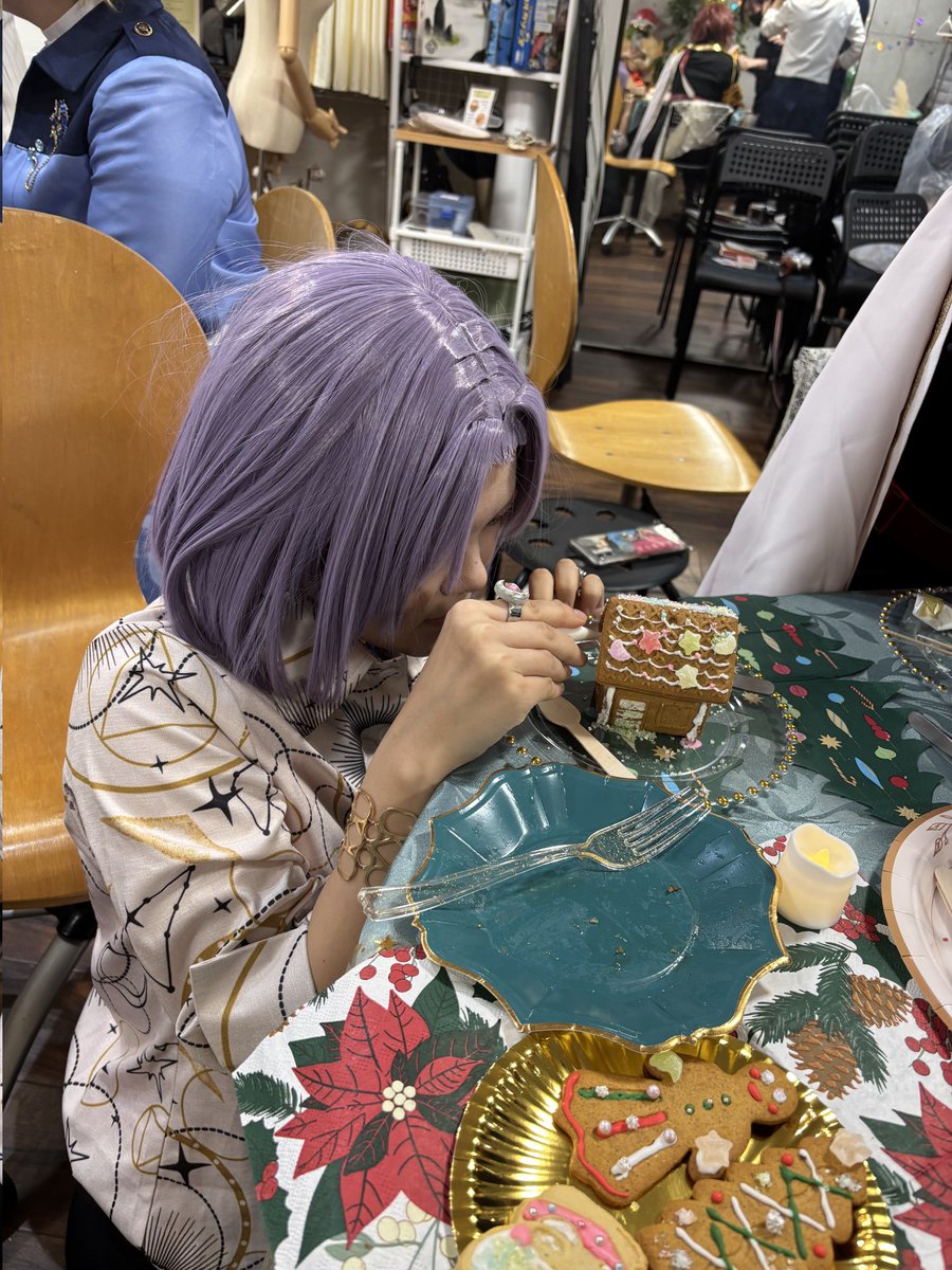 #1215ネロ飯クリパ

⚠️オフ写📸

飾り付けの間に5回ぐらい姿勢が変わるムルさんでした。