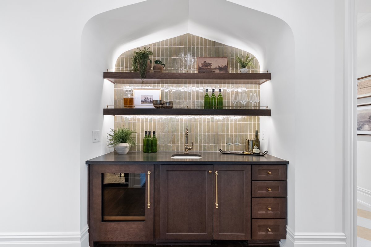 Amazing detail on this bar from a recent new build shoot!  #luxury #flyboync #bar  #HomeBar #InteriorDesign #ModernHome #HomeDecor #BarDesign #LuxuryInteriors #NewBuild #HomeInspiration #DesignDetails #ContemporaryLiving