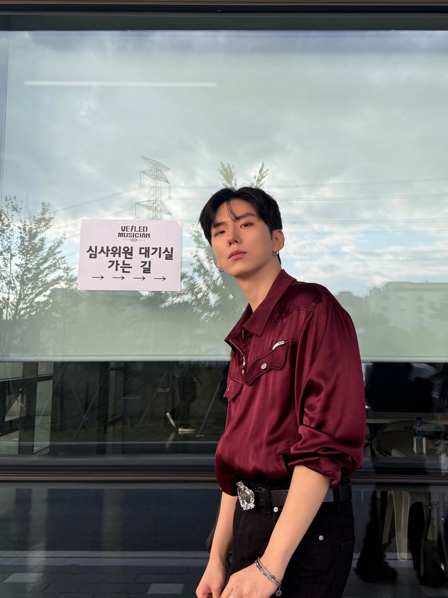 OfficialMONSTAX's tweet photo. 📸
251217 #몬스타엑스 #기현
넷플릭스 #베일드뮤지션 EP.6

모두를 환호하게 만든
락스타 기현의 레전드 무대 🎙️
한시도 눈을 뗄 수 없는 6화였습니다! 

#KIHYUN
#MONSTAX #MONSTA_X https://t.co/d3nNG4XaB8