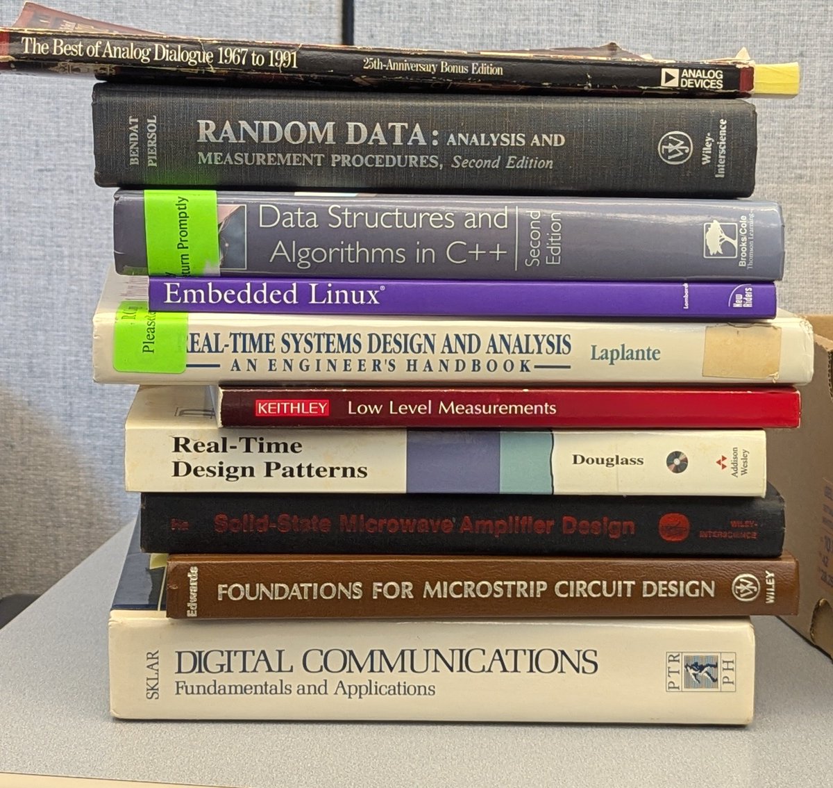 analog_sam's tweet photo. VERY EXCITED FOR NEW BOOKS FROM MY COWORKER 😍 THANKS DAVE https://t.co/tofY6PAvyM