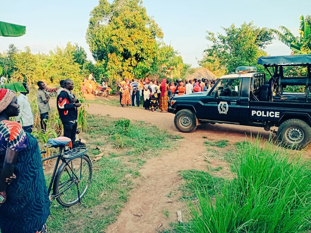 HiireJulius's tweet photo. KYMEDIA BREAKING NEWS
A 55-year-old man, Ali Sharif Hidyamo, has been found dead, hanged in his home in Masanghe village, Butaleja District. Police is investigating the incident.
#Butaleja #SuicideAwareness https://t.co/TK7IDcKV3U