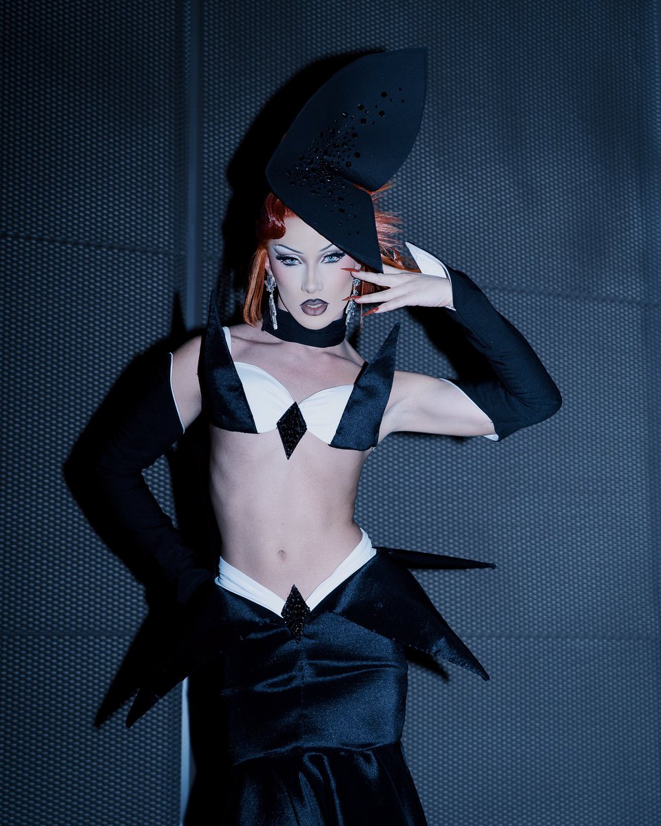 Dafne Mugler looks vibrant in her crowning look
