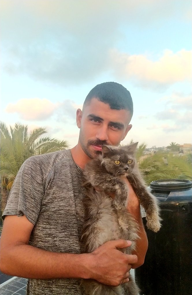 yousefmohmoud25's tweet photo. I'm Palestinian. This land is mine. 

I'm not an occupier.

If you believe me, please leave a dot. It's just a dot. https://t.co/blUElpCJpN