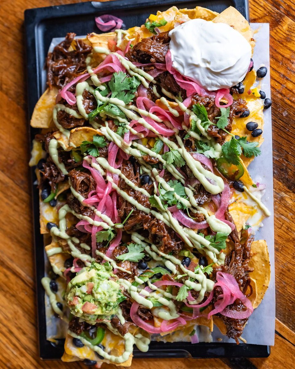 bellamediaco's tweet image. Crispy chips, tender pork, bold flavor. 

Warning: once these short rib nachos hit the table, sharing becomes optional. 🧀🔥

@burgerologyusa knows what it’s doing. 

Be sure to make a reservation via their website! 

#BELLAMagazine #BELLAMediaCo #Burgerology #NYCEats #FoodieNYC