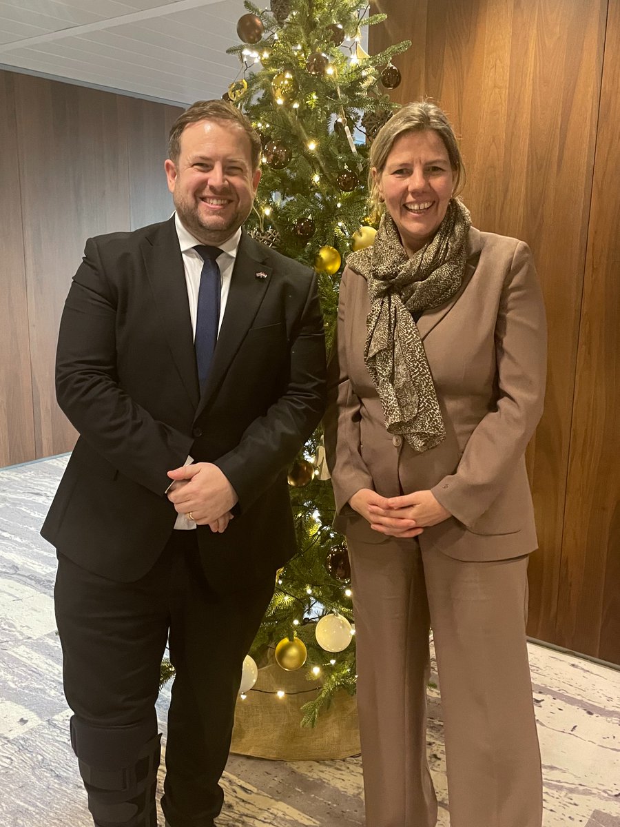 NATO allies, leaders on supporting 🇺🇦 &amp; jointly tackling hybrid threats - the 🇬🇧🇳🇱 partnership is crucial.

🇬🇧 Minister for Europe <a href="/SDoughtyMP/">Stephen Doughty HC MP</a> and 🇳🇱 Vice Minister for European Cooperation discussed the close security partnership, shared ambition on migration &amp; EU-UK cooperation.