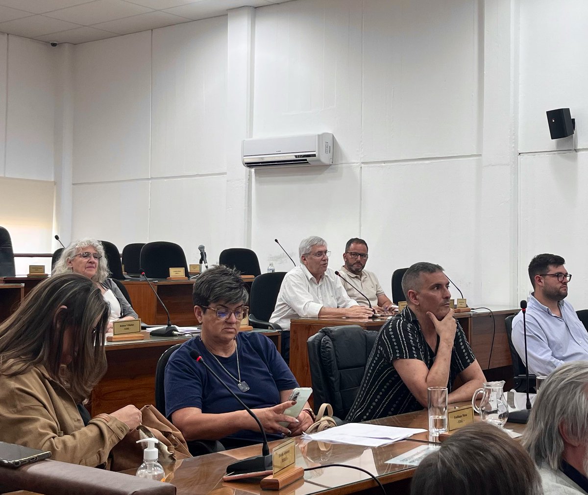Comisión de Vivienda <a href="/SenadoUy/">Senado Uruguay</a> | Junta Departamental #SanJose 

La visita de la Comisión de Vivienda del Senado a la Junta Departamental reafirma un camino, articulación entre niveles de gobierno, sociedad, academia y cooperativas.