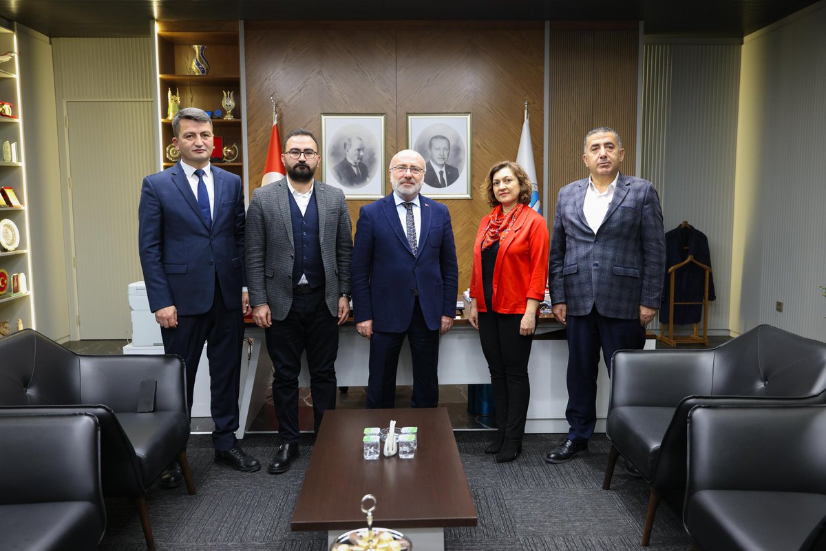 Türk Eğitim Sen 3 No'lu Şube Başkanı Sayın Ebru Özkan ve yönetim kurulu üyeleri, Rektörümüz Prof. Dr. Kurtuluş Karamustafa'ya nezaket ziyaretinde bulundu.