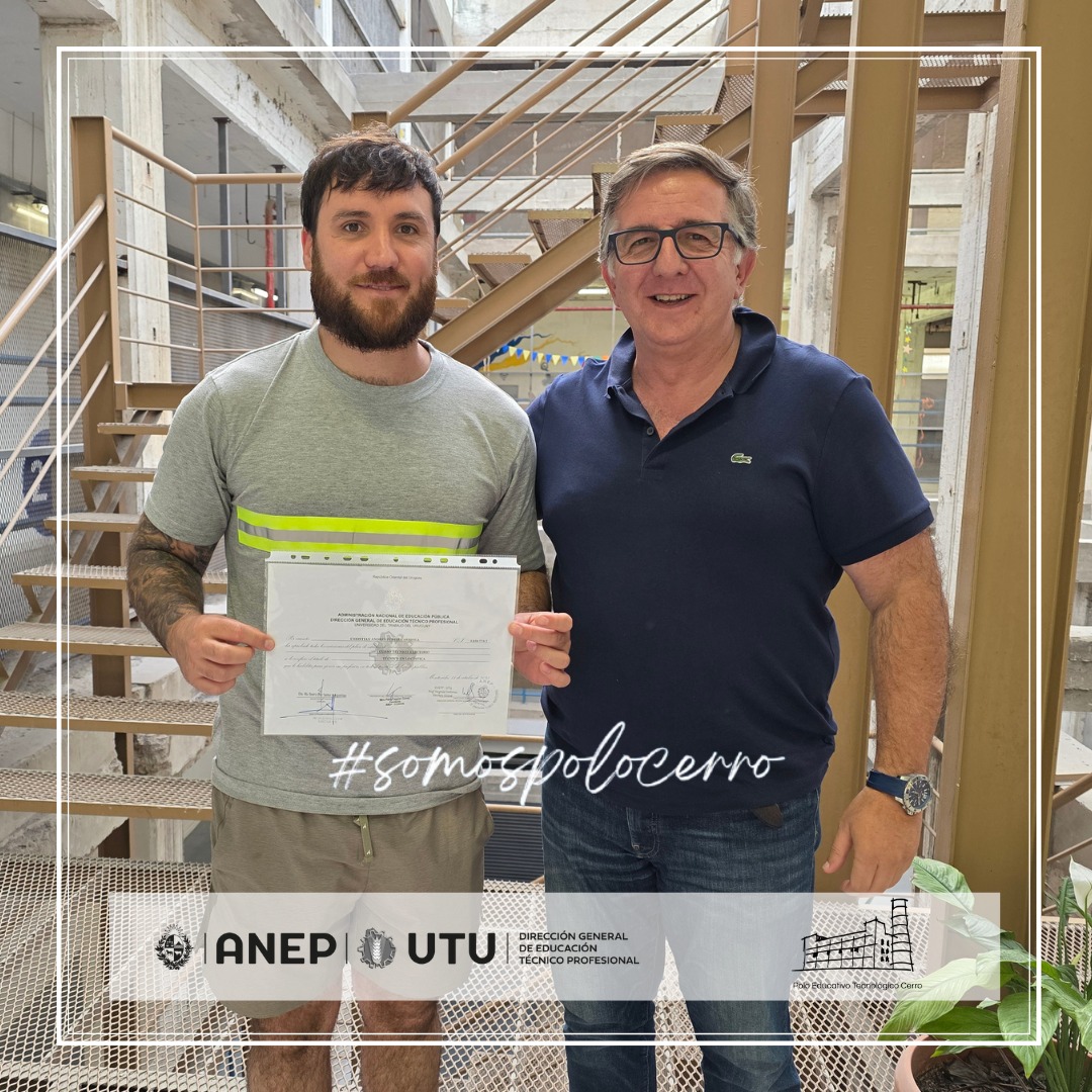 Con mucha alegría entregamos los diplomas de egreso a Gonzalo Rial, Brian Nagy y Brian Nagy egresados Técnicos en Logística. Les deseamos a todos el mayor de los éxitos en la nueva etapa profesional que inician. <a href="/UTU_Uruguay/">UTU</a> #somospolocerro