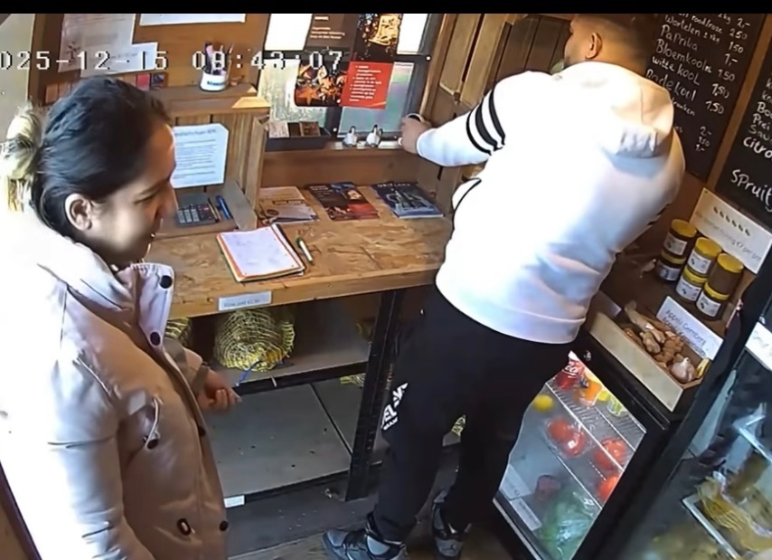 Condorlady's tweet image. #boerderijwinkel 
Alles stelen bij boerderij winkel Hunsel !😱😡
Maak ze beroemd !!!!! Delen