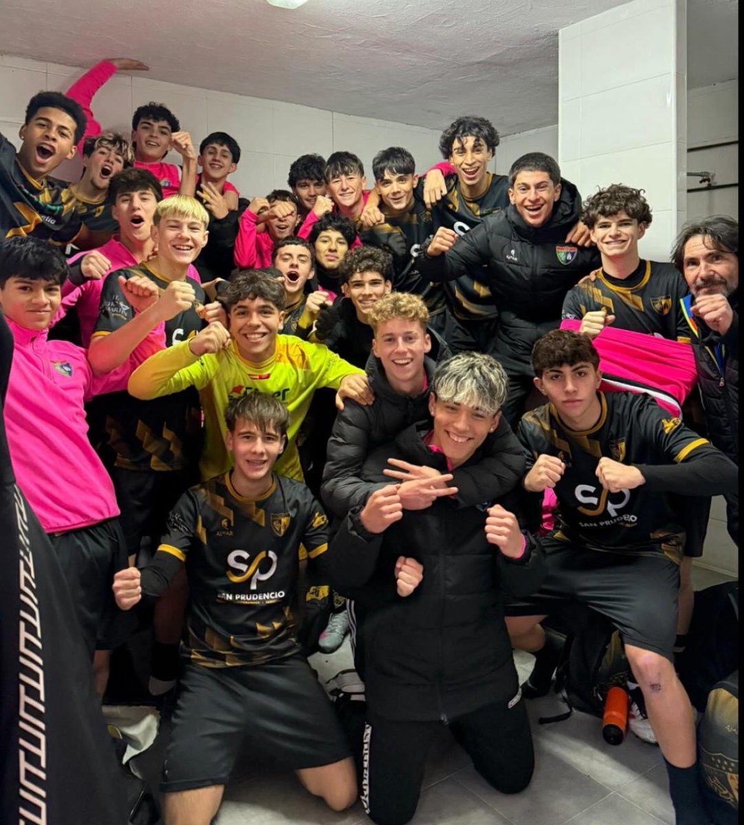 🖤💛 Victoria del Juvenil F 💪
Gran partido del equipo, compitiendo con intensidad, compromiso y carácter hasta el final. El trabajo de la semana se refleja en el campo. ¡Seguimos creciendo y aprendiendo juntos! ⚽🔥

#VamosMorata