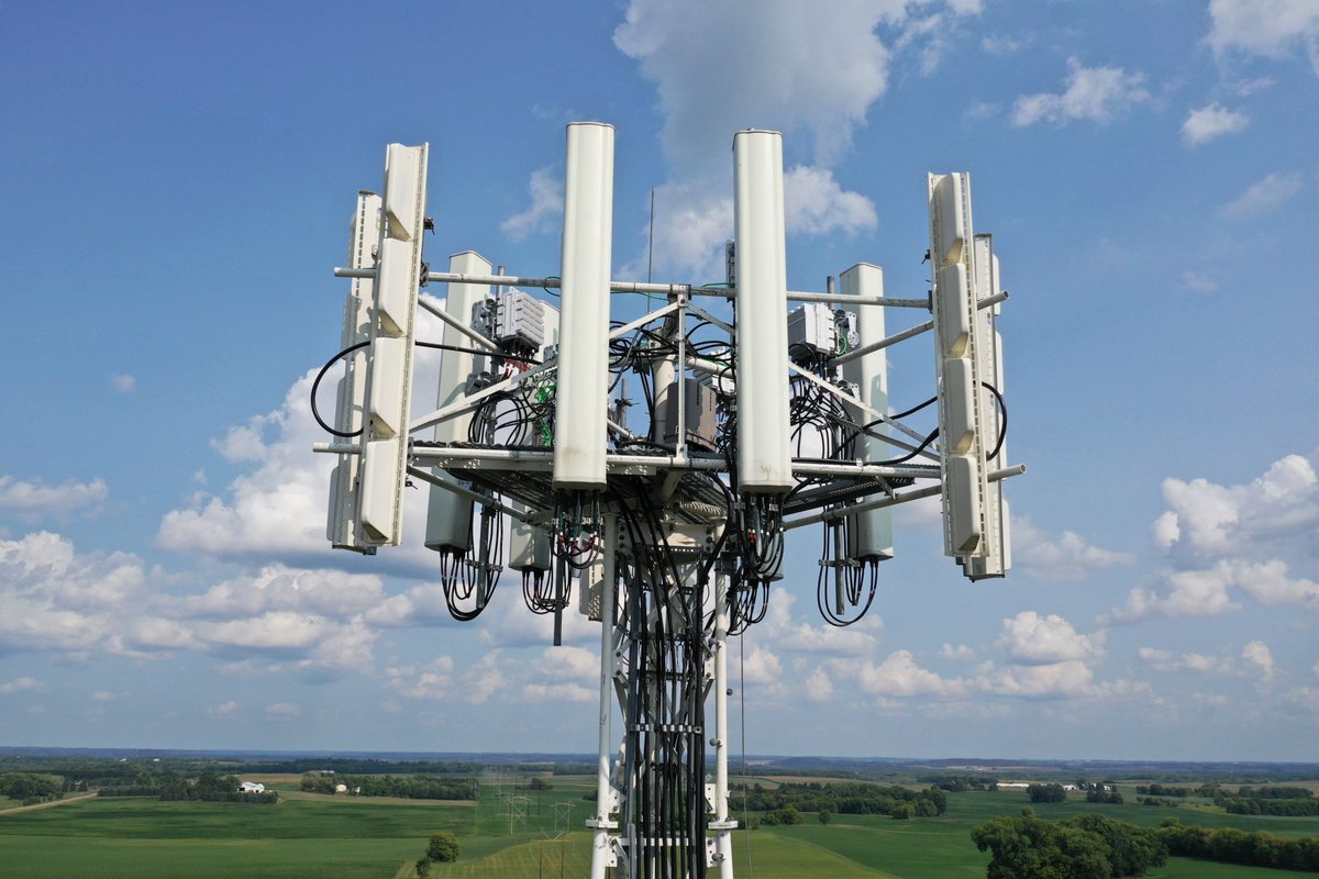 Reducing red tape means removing barriers to investment. Eliminating outdated annual spectrum fees would free up capital for rural expansion, network resiliency &amp; 5G modernization.

Read the latest op-ed from <a href="/RobertGhiz/">Robert Ghiz</a> in <a href="/natnewswatch/">National Newswatch</a>: 
nationalnewswatch.com/2025/12/16/cut…