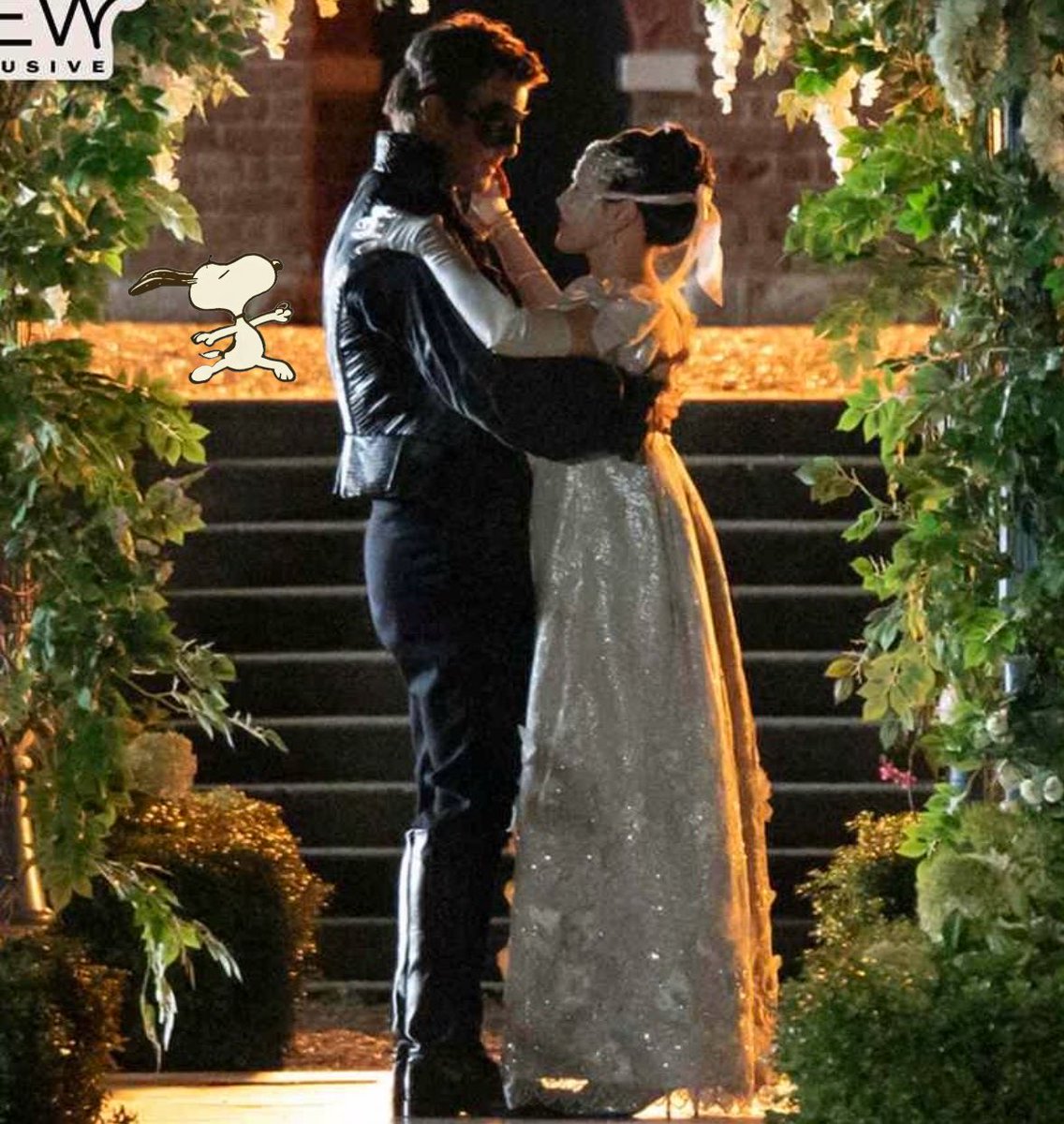 yerinsnoopy's tweet photo. snoopys at the masquerade! https://t.co/en0DgrECUL