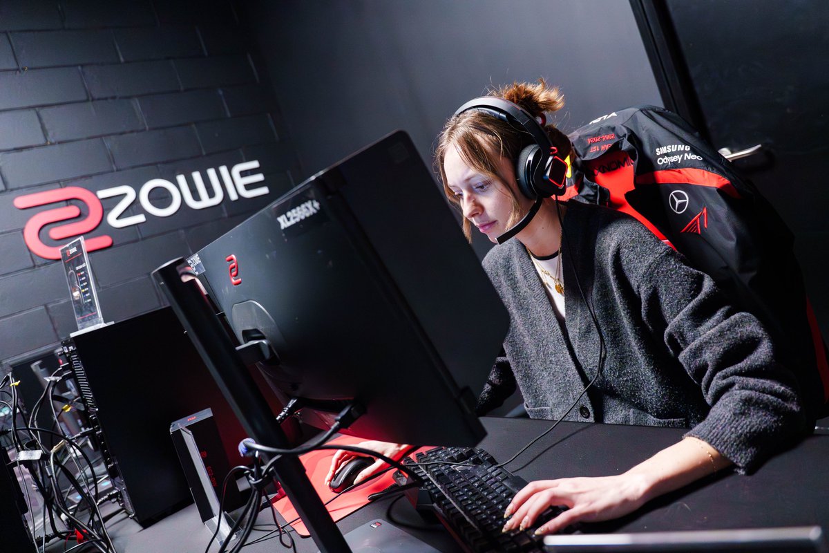 ZowieFrance's tweet photo. Tester, Jouer et Ressentir la différence. 🫡
Pendant la phase finale de @ProjectBlender_, vous avez pu essayer nos écrans Esport, dont le XL2566X+ (#400Hz, #FastTN, #DyAc2) et découvrir pourquoi ils sont pensés pour les joueurs compétitifs.
Merci pour vos retours et votre énergie !
📸 @Gozulting - @CrumblePhoto
#ProductExperience