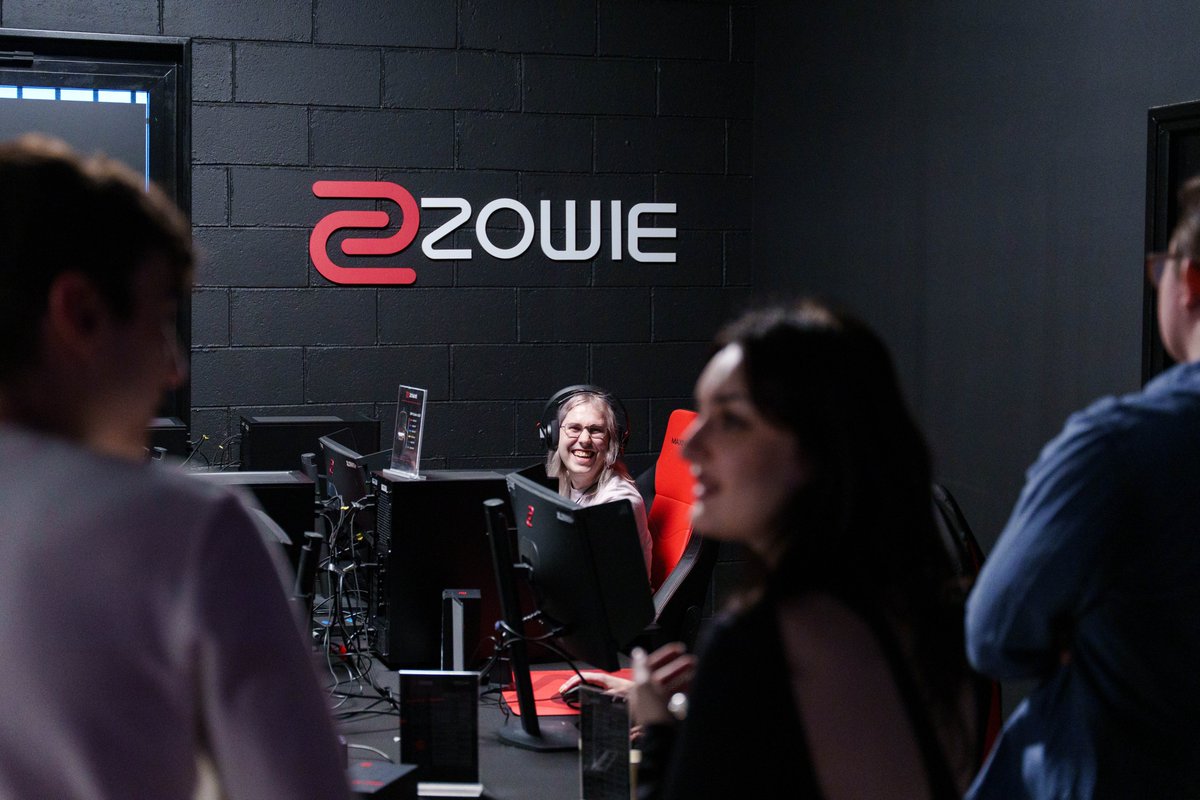 ZowieFrance's tweet photo. Tester, Jouer et Ressentir la différence. 🫡
Pendant la phase finale de @ProjectBlender_, vous avez pu essayer nos écrans Esport, dont le XL2566X+ (#400Hz, #FastTN, #DyAc2) et découvrir pourquoi ils sont pensés pour les joueurs compétitifs.
Merci pour vos retours et votre énergie !
📸 @Gozulting - @CrumblePhoto
#ProductExperience