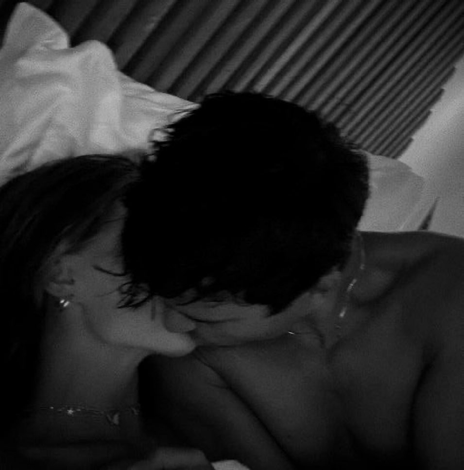 pueblovz's tweet image. manjain peluk peluk istri dulu sebelum bobo, kasian yang kecapean. @ocyanwave