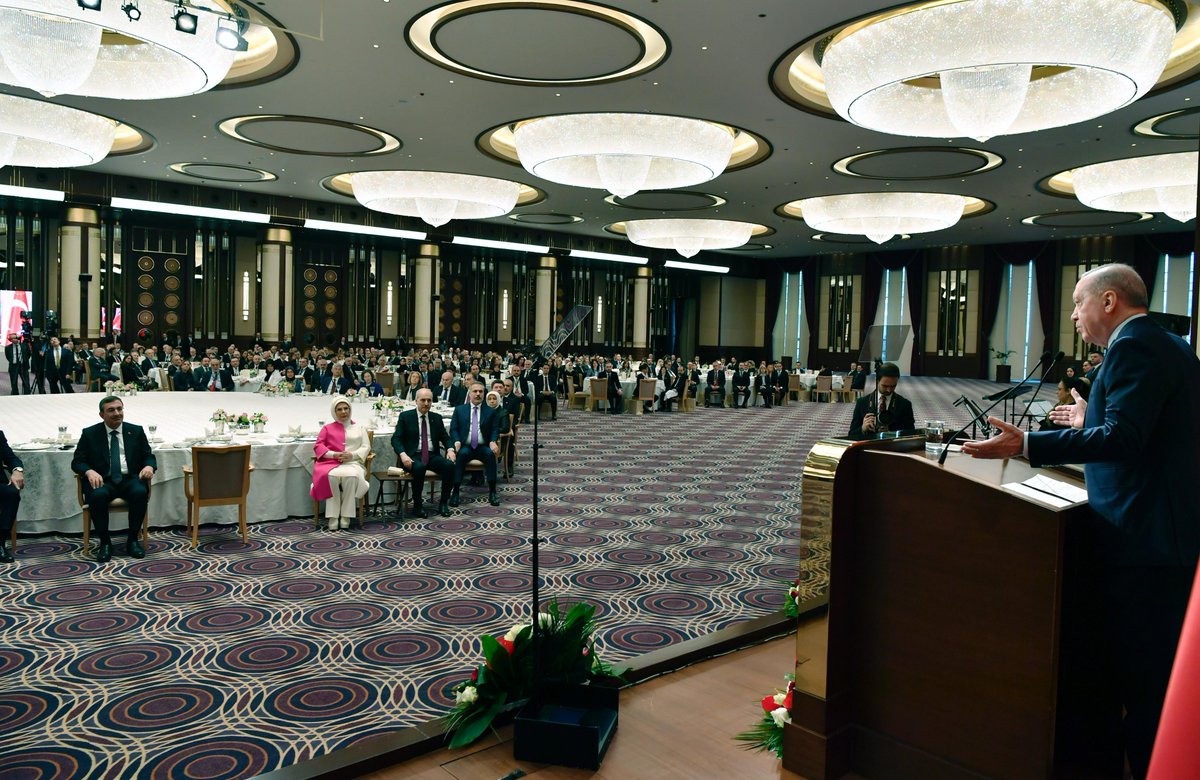 Bakanımız <a href="/HakanFidan/">Hakan Fidan</a> ve Büyükelçilerimiz, XVI. Büyükelçiler Konferansı kapsamında, Sayın Cumhurbaşkanımız Recep Tayyip Erdoğan tarafından kabul edildi.