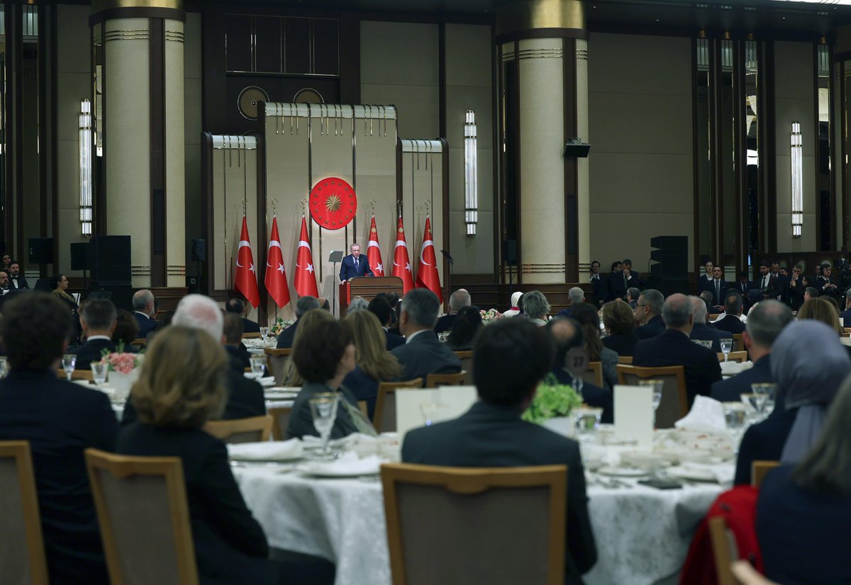 TC_Disisleri's tweet photo. Bakanımız @HakanFidan ve Büyükelçilerimiz, XVI. Büyükelçiler Konferansı kapsamında, Sayın Cumhurbaşkanımız Recep Tayyip Erdoğan tarafından kabul edildi. https://t.co/rKKlbNRBOF