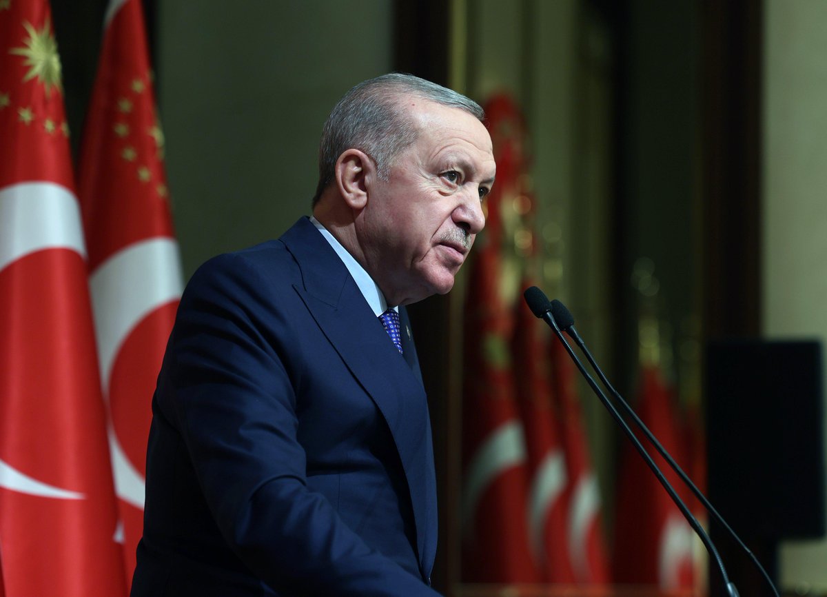 TC_Disisleri's tweet photo. Bakanımız @HakanFidan ve Büyükelçilerimiz, XVI. Büyükelçiler Konferansı kapsamında, Sayın Cumhurbaşkanımız Recep Tayyip Erdoğan tarafından kabul edildi. https://t.co/rKKlbNRBOF