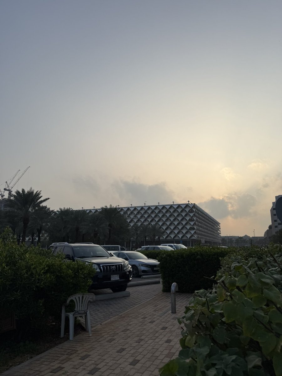 nerdyDidi's tweet photo. احسن وقت للمكتبة 
🌥️📚 https://t.co/rD6eEUCfRs