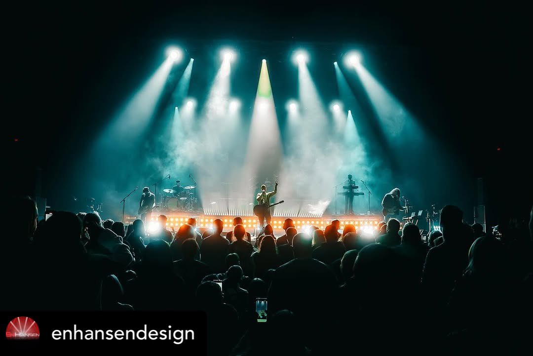 TheRobeWay's tweet photo. A double #TourShotTuesday with EnHansen Design separate tour packages using @Robelighting #MegaPointe & #ESPRITE LTL on #RoboSpot Systems for Jeremy Camp & Skillet with floor packages & RoboSpots supplied by TMS Omaha & the flown touring rig handled by CTS AVL. (📸 Carl Markland) https://t.co/yBDS0LHJE8
