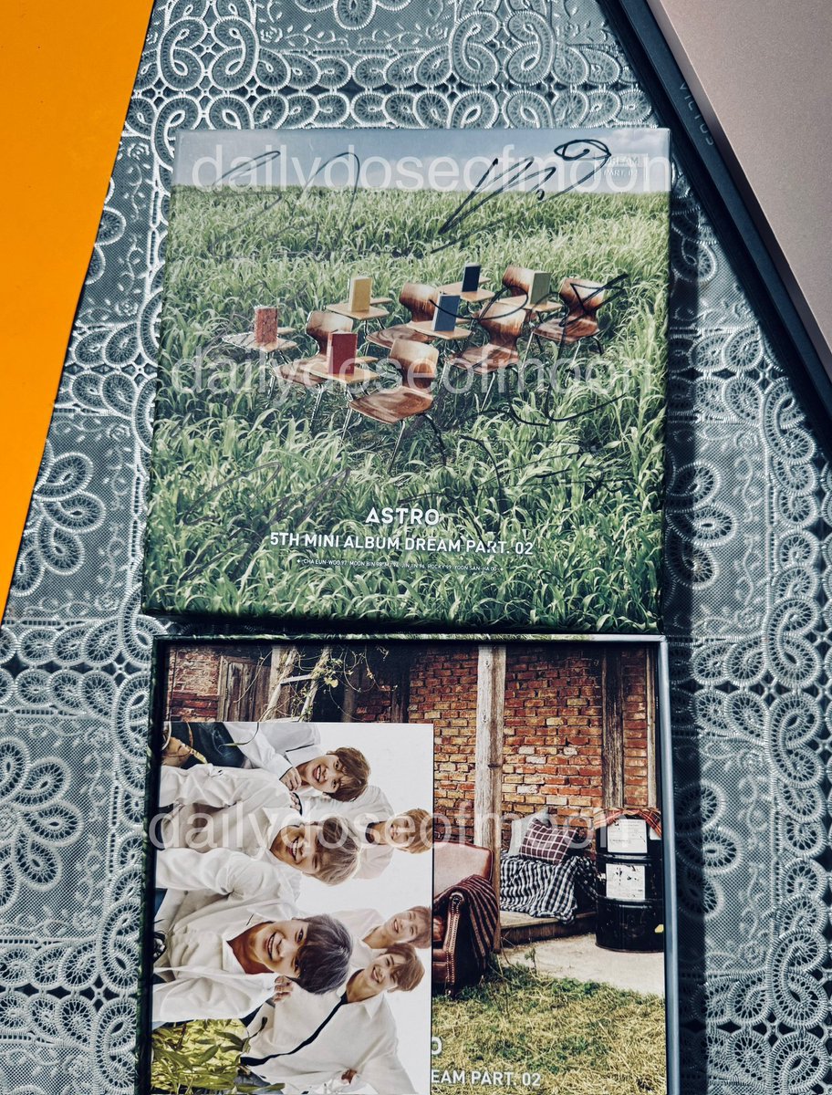 AROHAS 

I’m selling one of my ASTRO signed albums for $170. If anyone is interested, please let me know. 

Dream Pt. 2 signed album. 
pc’s are not included, but i have extras that i can add
