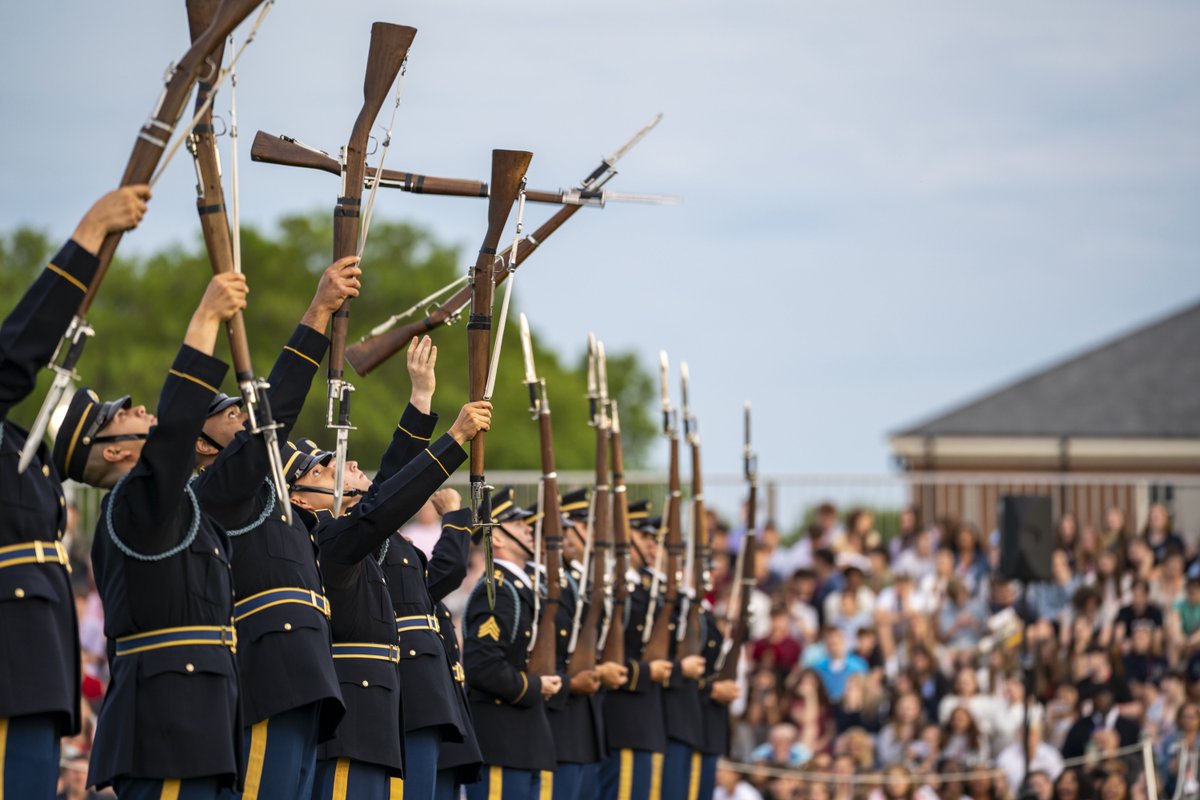 2025 YEAR IN PHOTOS | The U.S. Army recently released its "Year In Photos" for 2025. The collection of photos includes several iconic images taken by our command's highly talented photographers at The U.S. Army Band "Pershing's Own" and 3d U.S. Infantry (The Old Guard). It also https://t.co/BaI94LAOrt