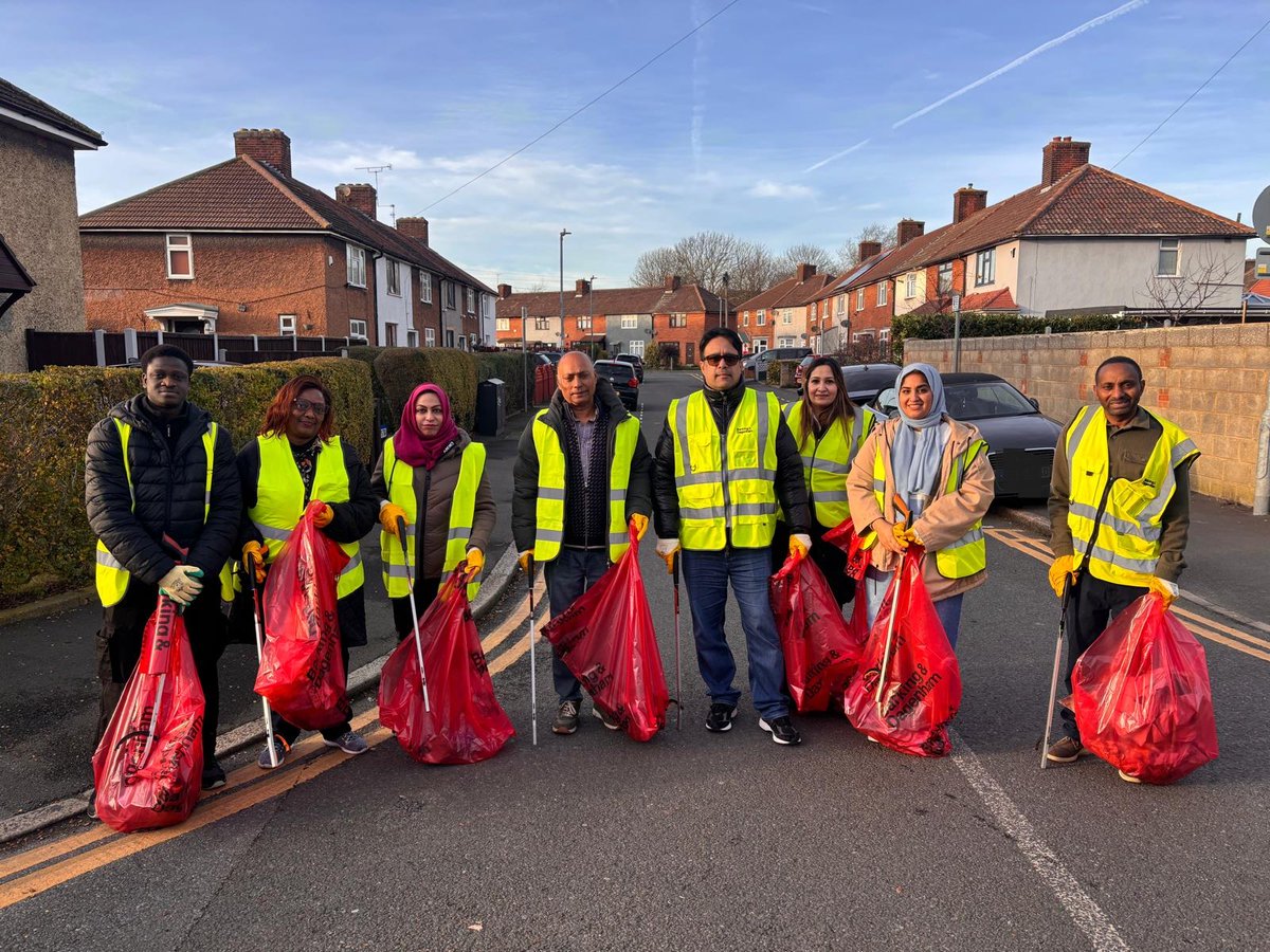 lbbdcouncil's tweet photo. A huge thank you to everyone who joined us on Saturday for our community litter pick. Together, we collected 400kg of waste, including street litter and fly-tips.
Sign the pledge: https://t.co/rrYLSJQWki
📍 Next Day of Action: Tomorrow on Green Lane
#ItStartsHere #CleanerBD https://t.co/ie6xJgZMBe