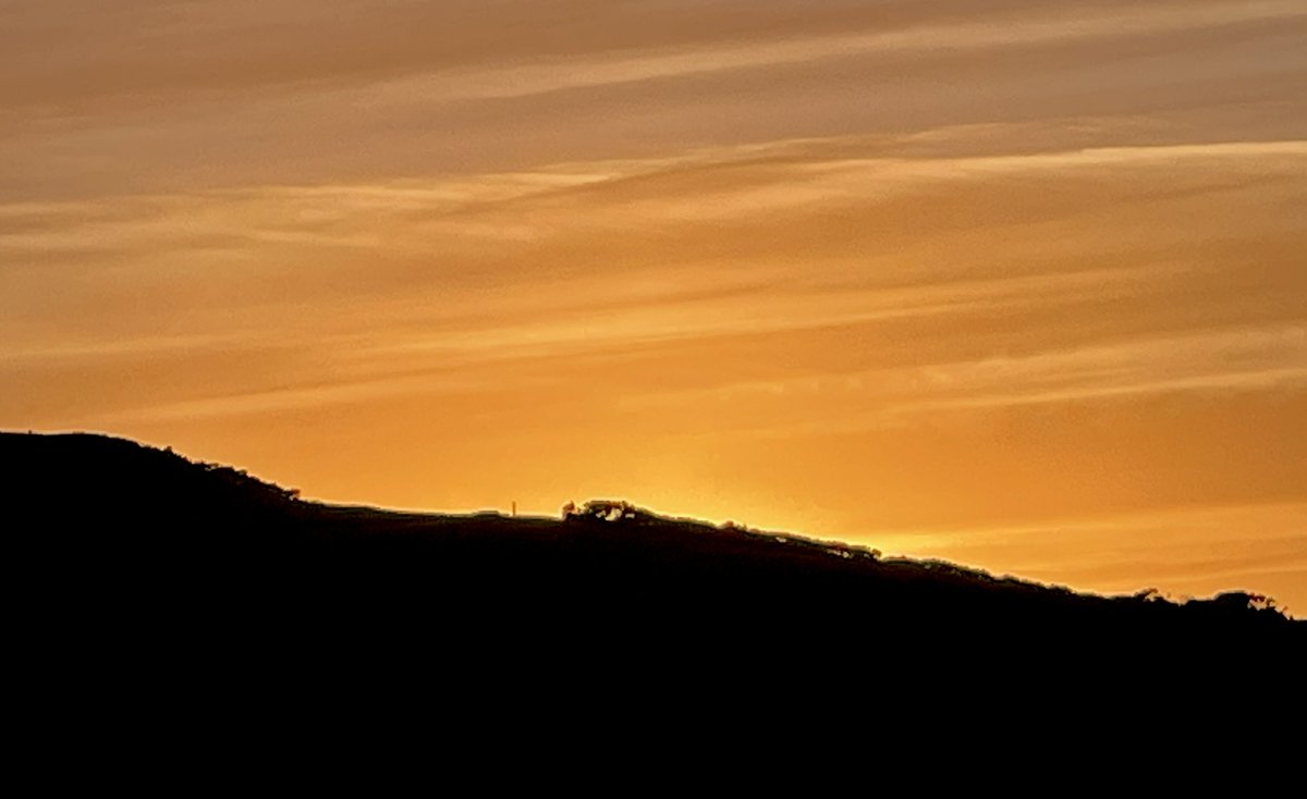 MLProduce's tweet photo. A couple of days of cold crisp sunny weather has given us the most amazing gold sunsets.
The photo has had nothing done to it. This was the true colour #sunset #winter #coldhands #farming #isleofman https://t.co/tc3TWhRmxO